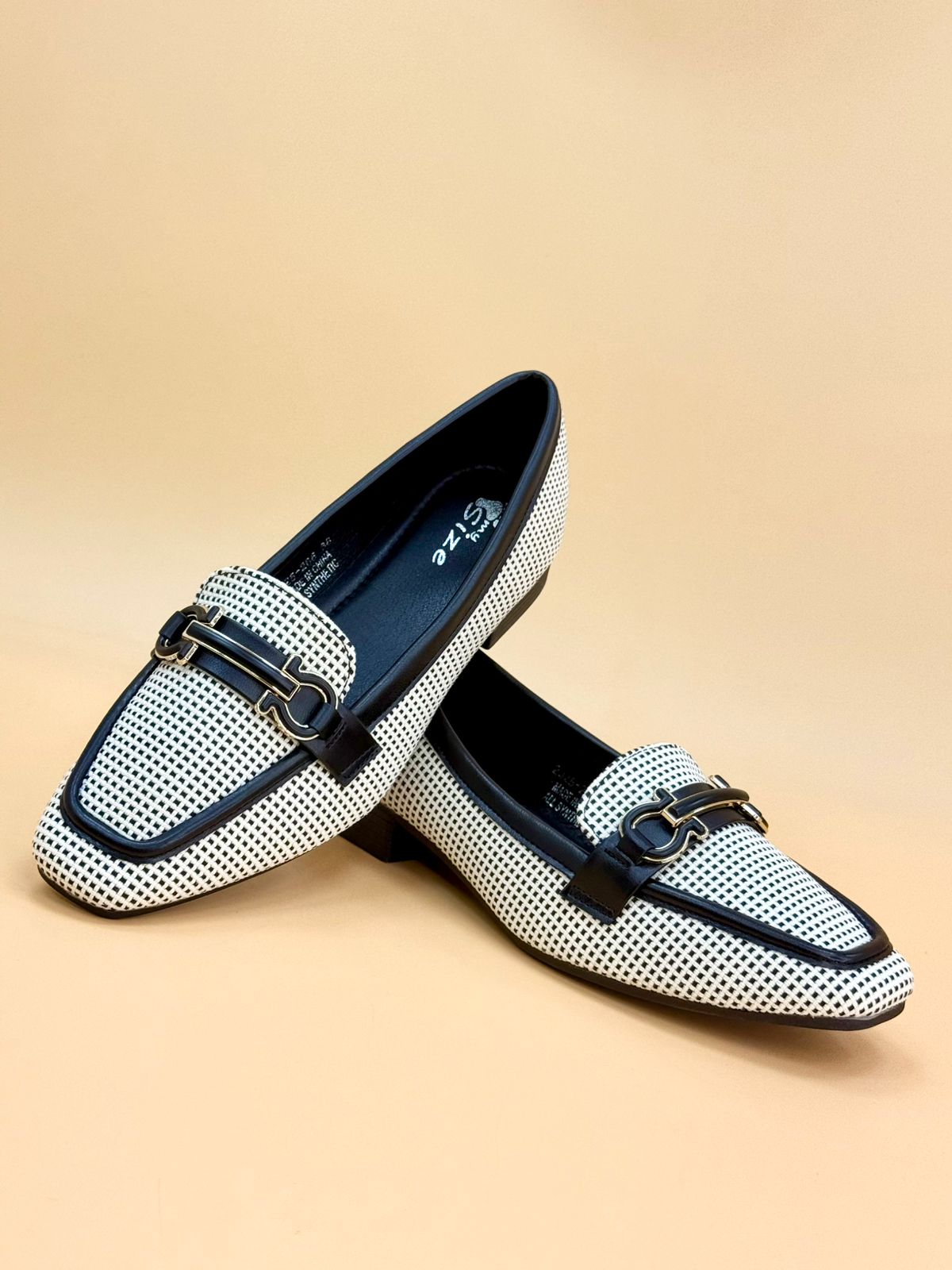 NEW , WOMEN FLAT SHOES W471