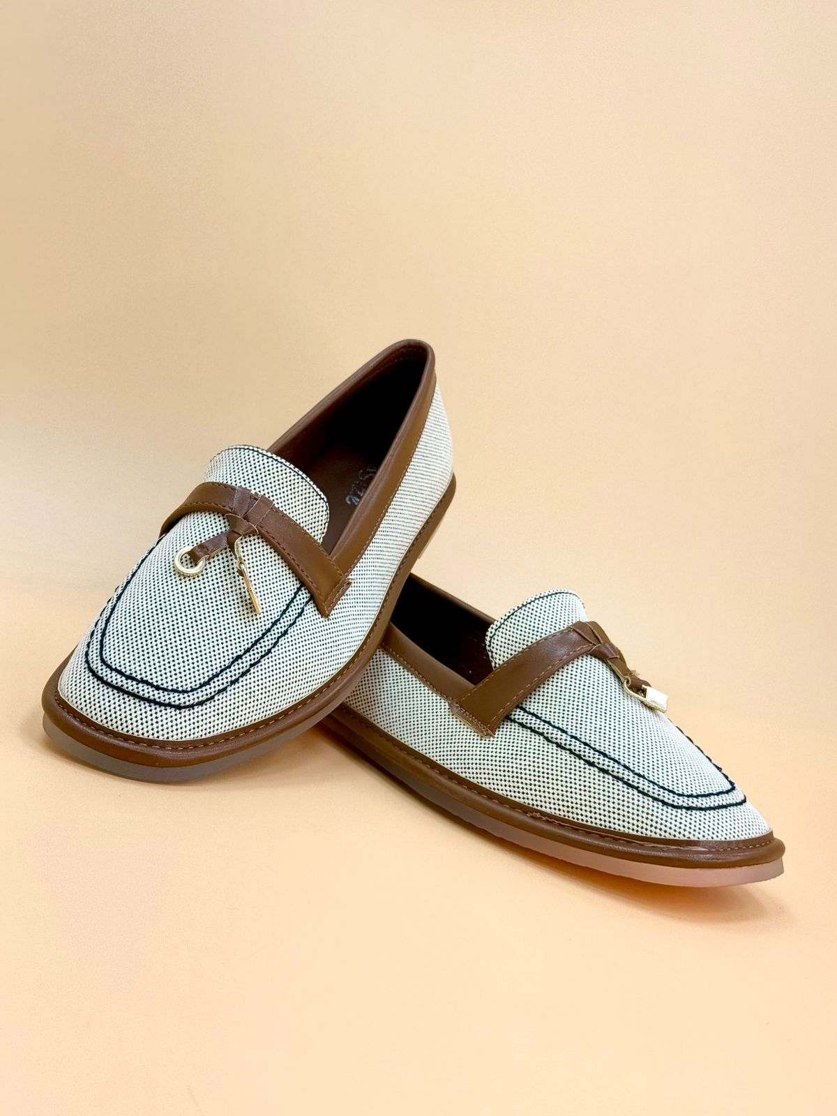 NEW , WOMEN FLAT SHOES W520