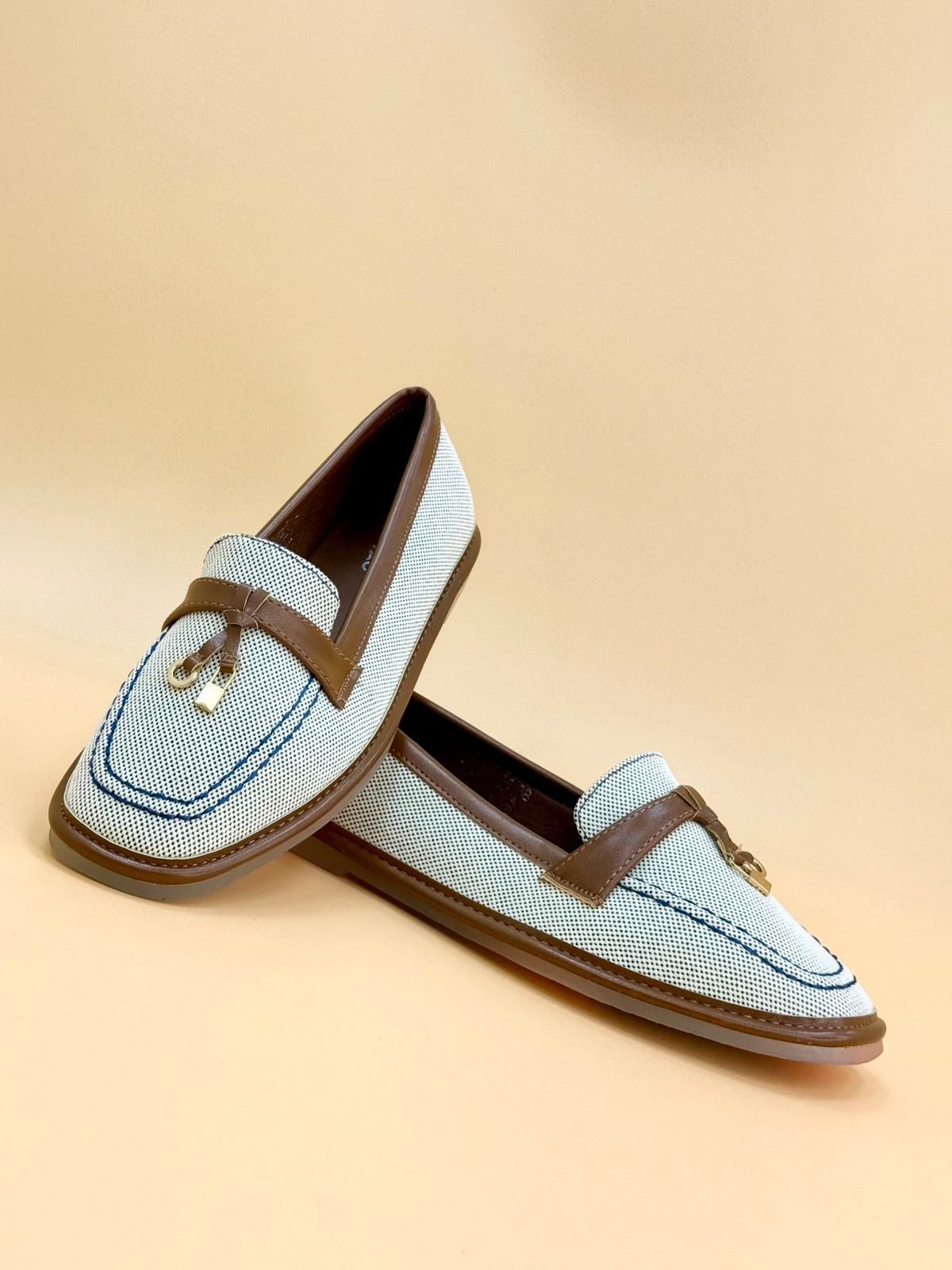 NEW , WOMEN FLAT SHOES W520