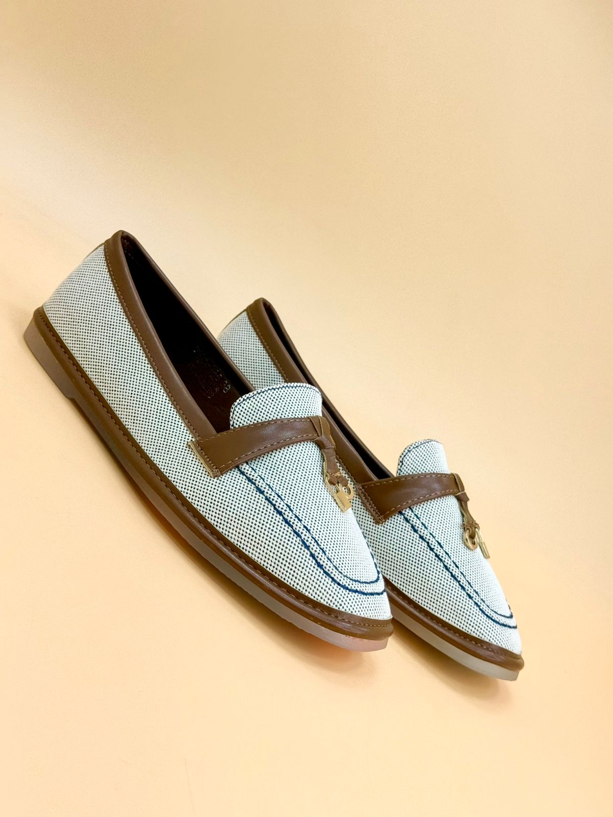 NEW , WOMEN FLAT SHOES W520