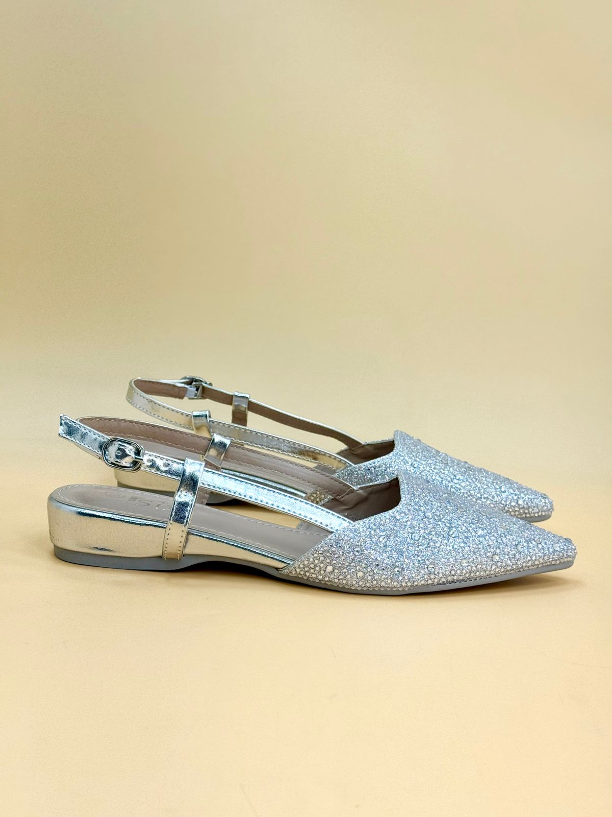 NEW , WOMEN FLAT SHOES W114