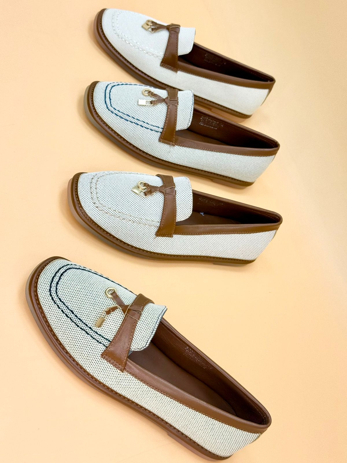 NEW , WOMEN FLAT SHOES W520