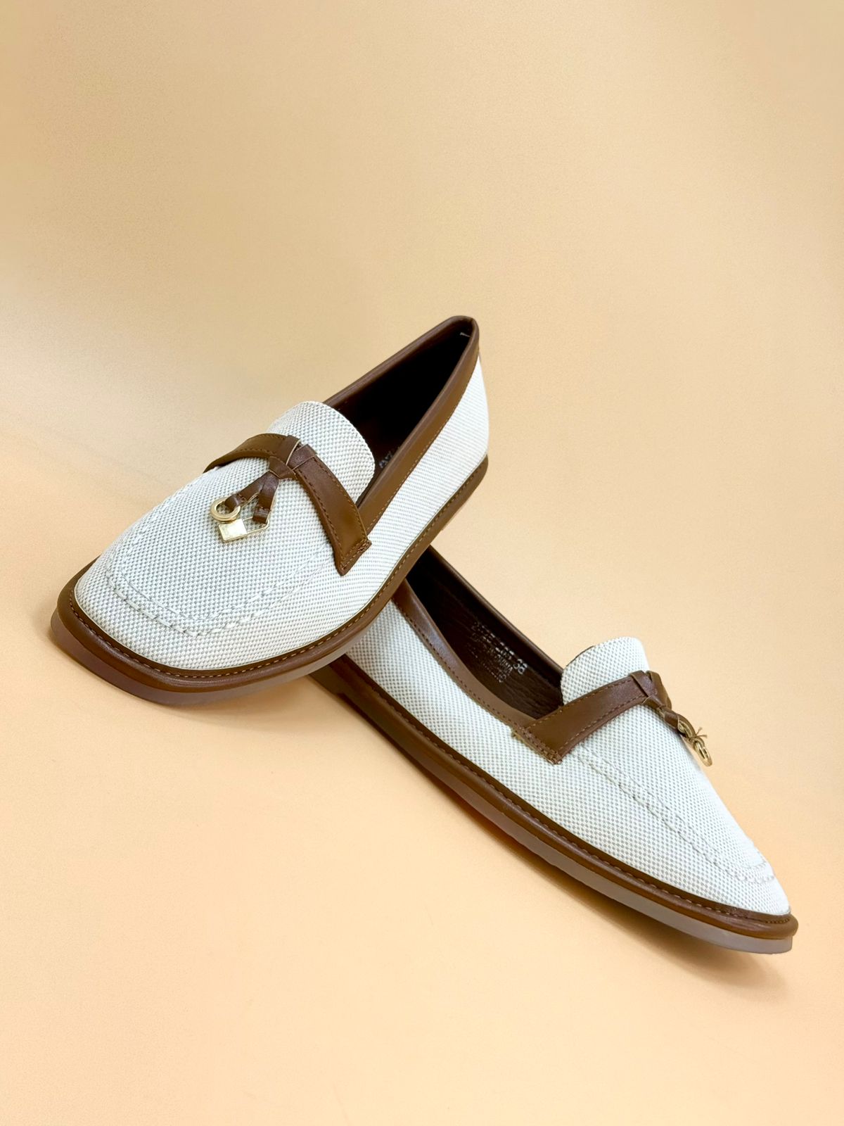 NEW , WOMEN FLAT SHOES W520