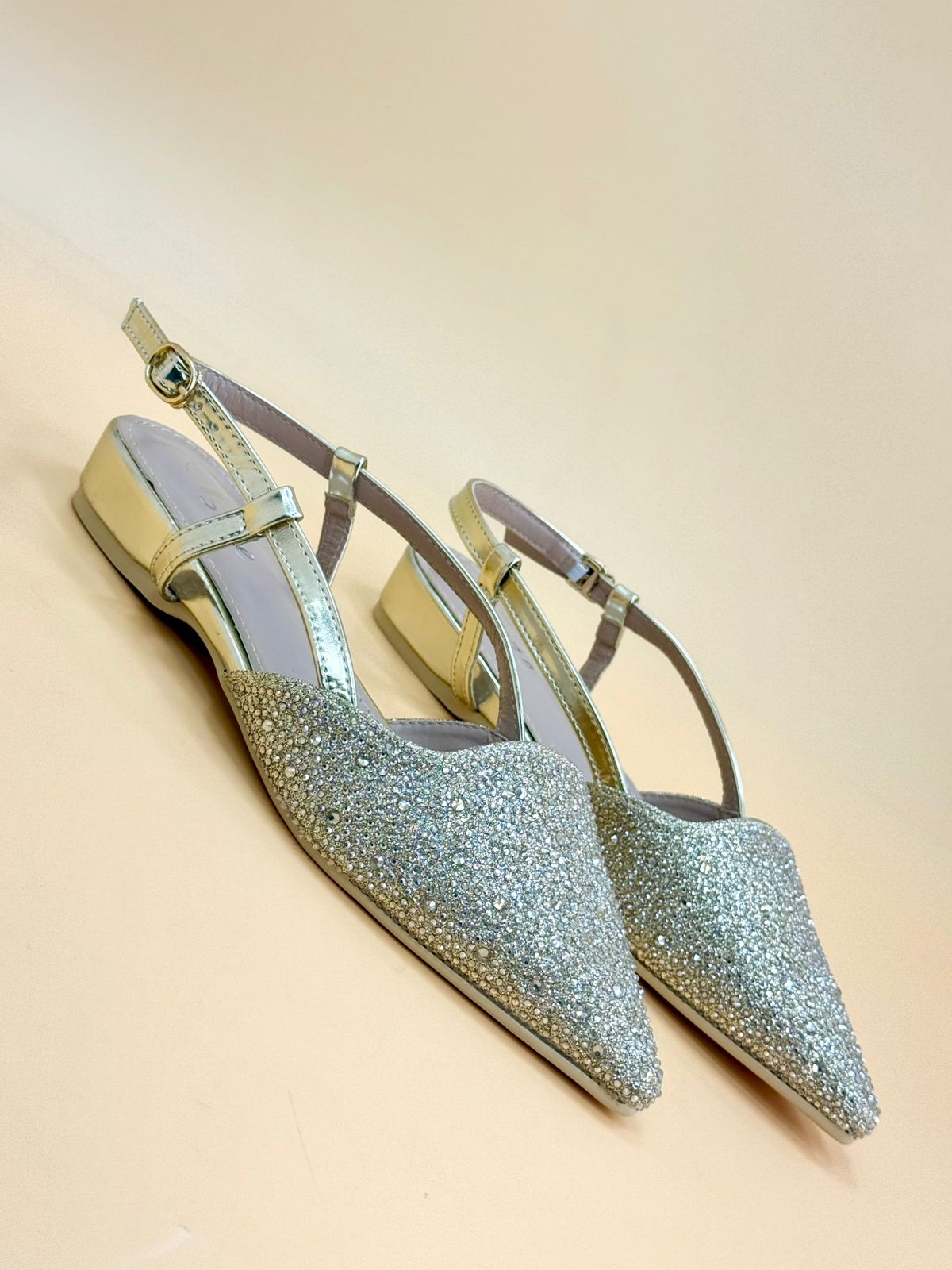 NEW , WOMEN FLAT SHOES W114