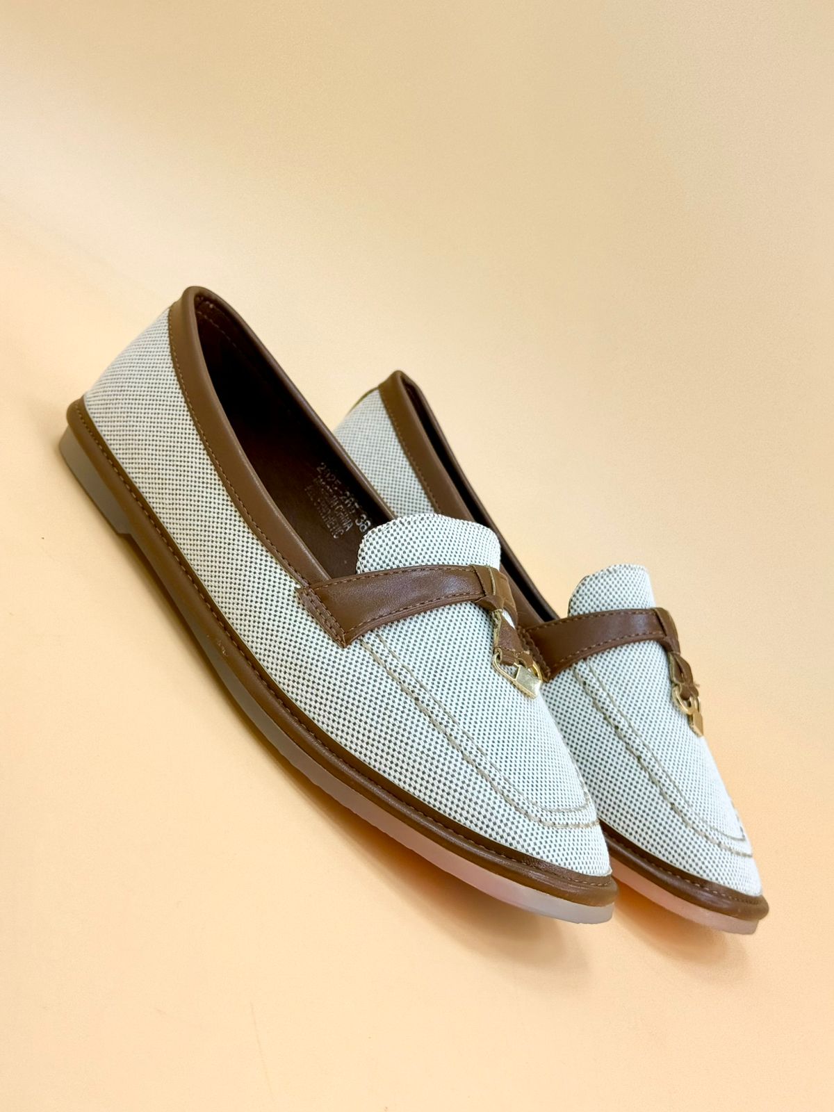 NEW , WOMEN FLAT SHOES W520