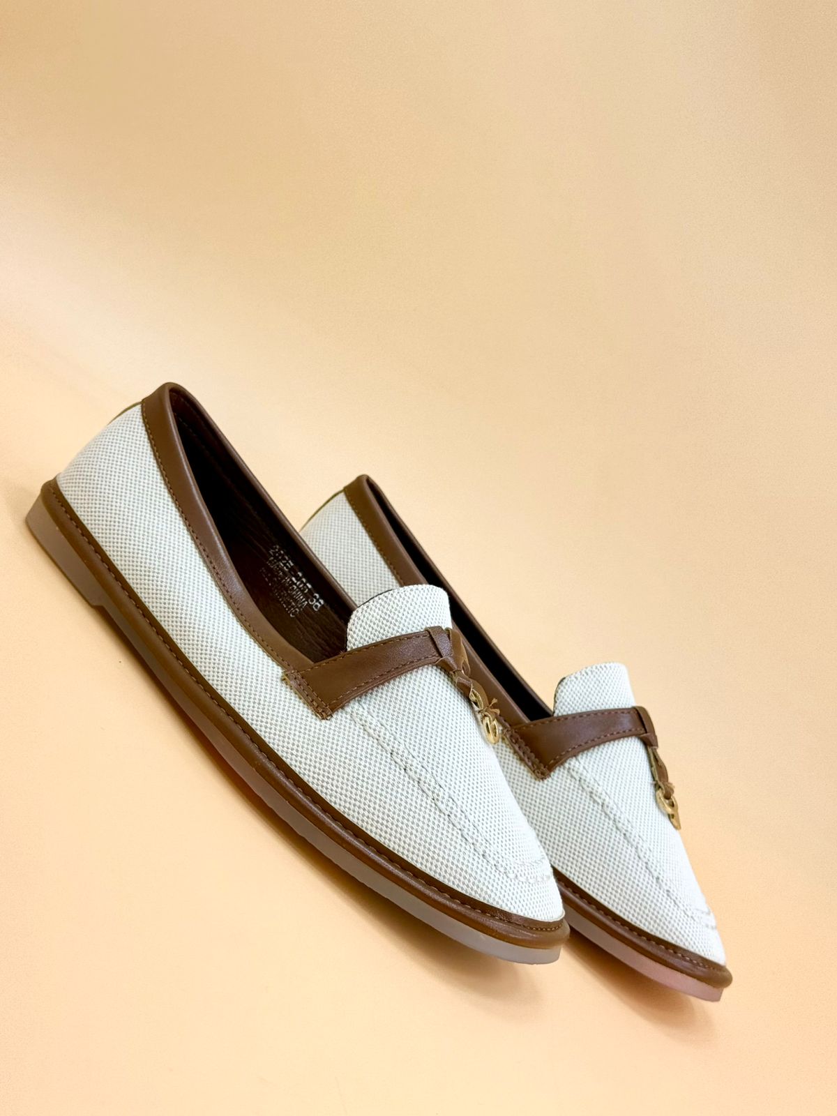 NEW , WOMEN FLAT SHOES W520