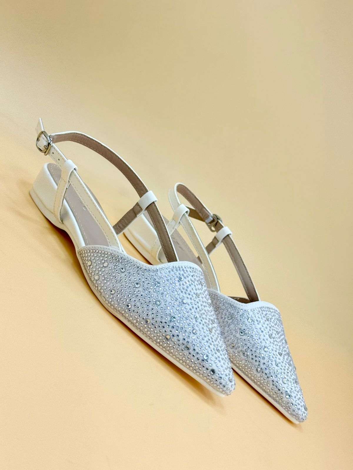 NEW , WOMEN FLAT SHOES W114