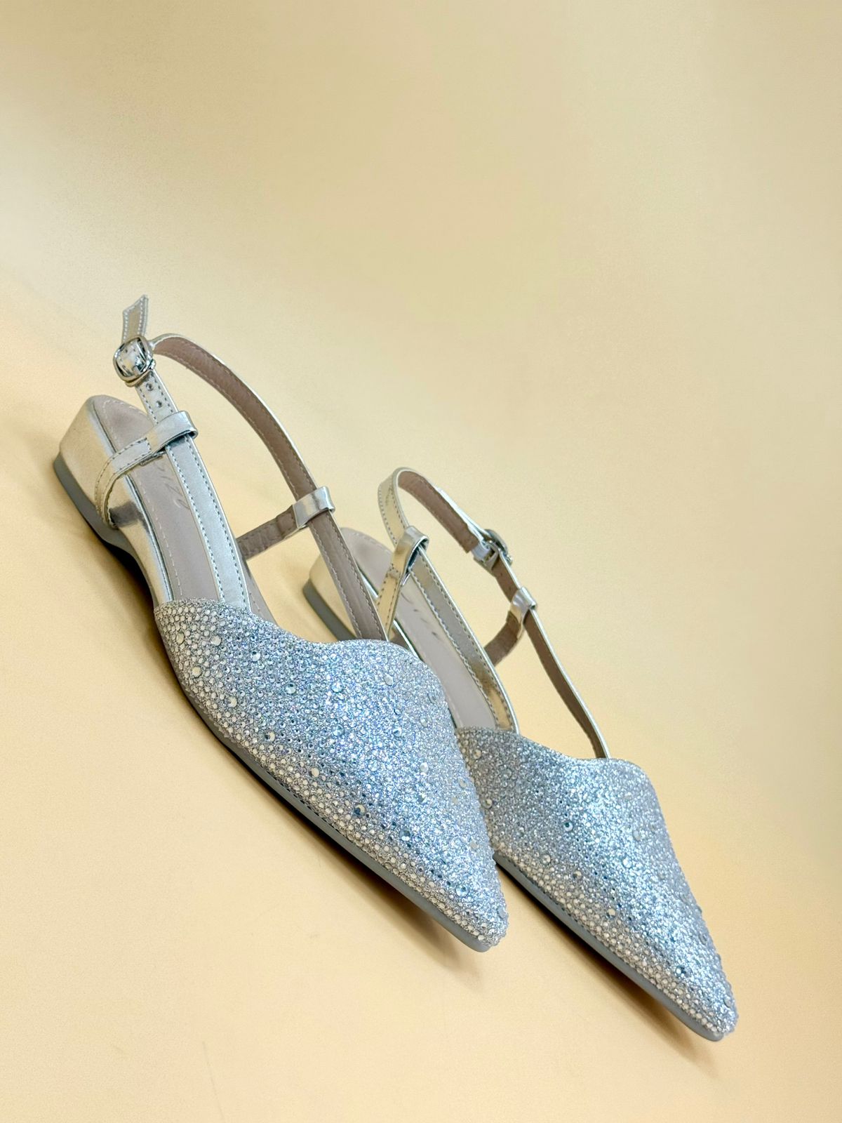 NEW , WOMEN FLAT SHOES W114