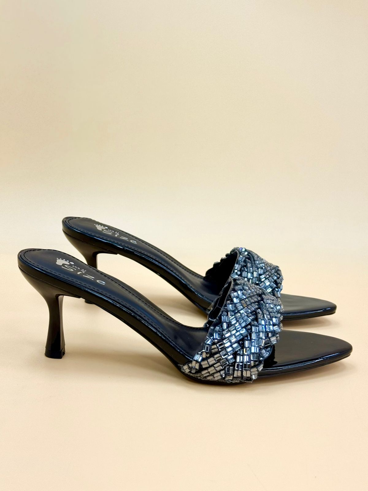 NEW , WOMEN SLIPPERS W170
