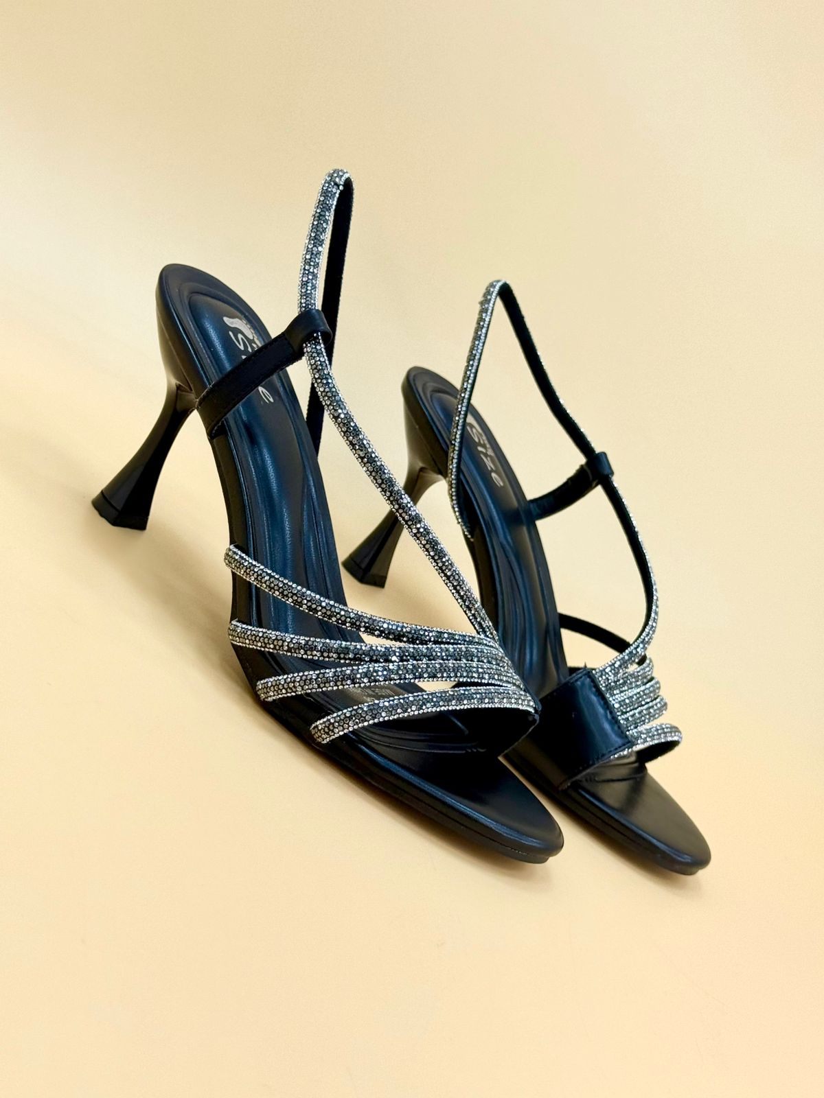 NEW , WOMEN SHOES HEELS W172
