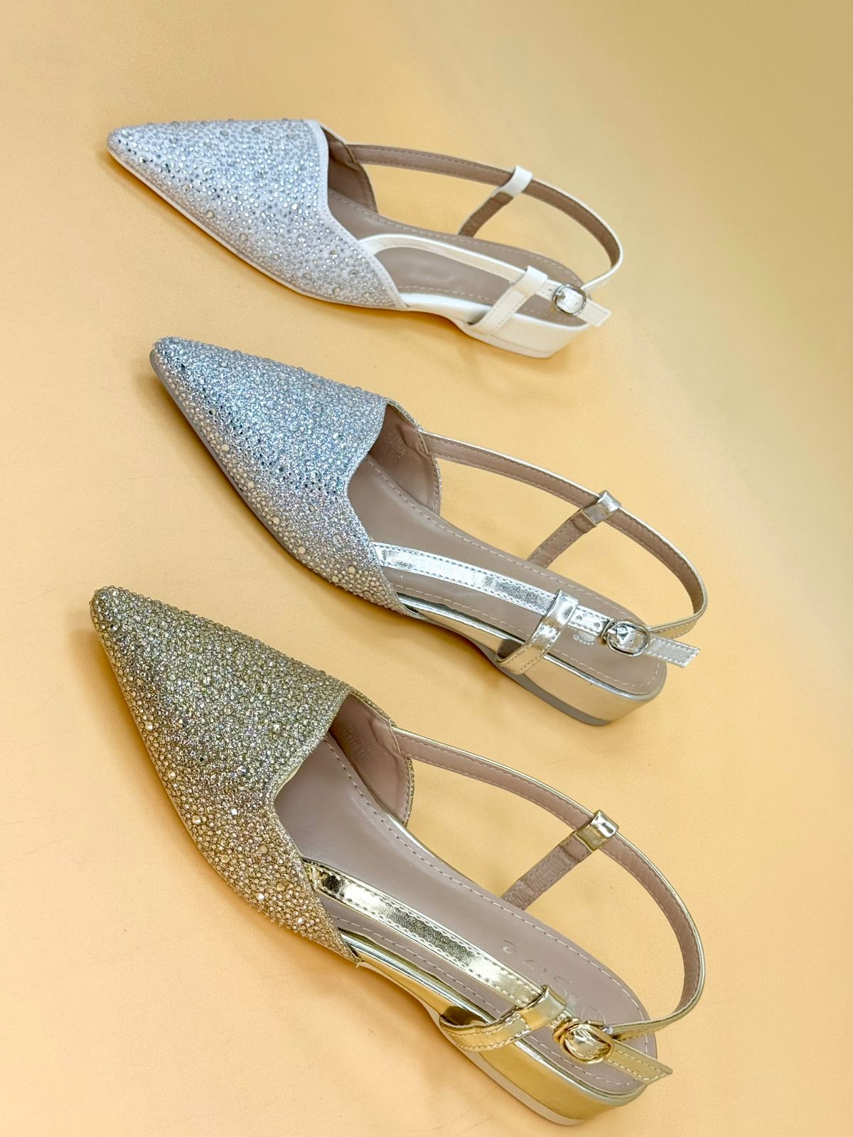 NEW , WOMEN FLAT SHOES W114