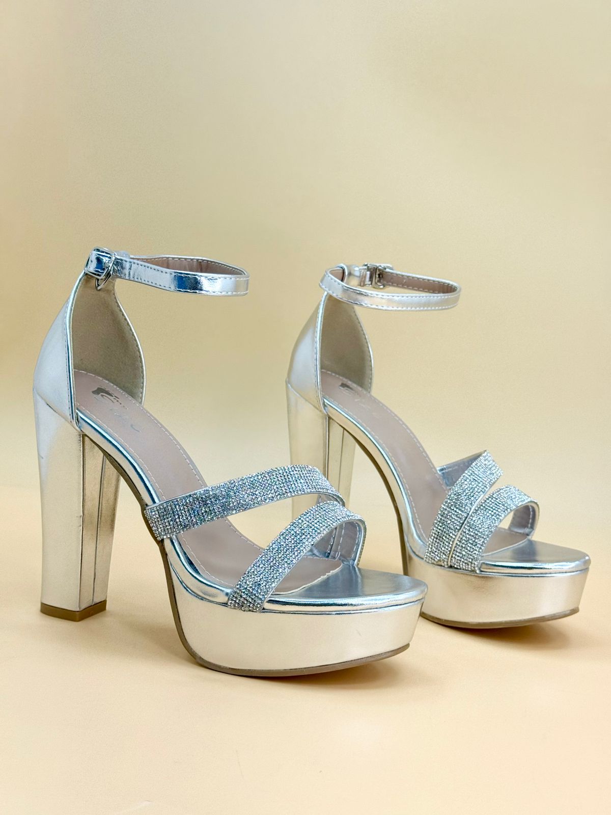 NEW , WOMEN SHOES HEELS W171