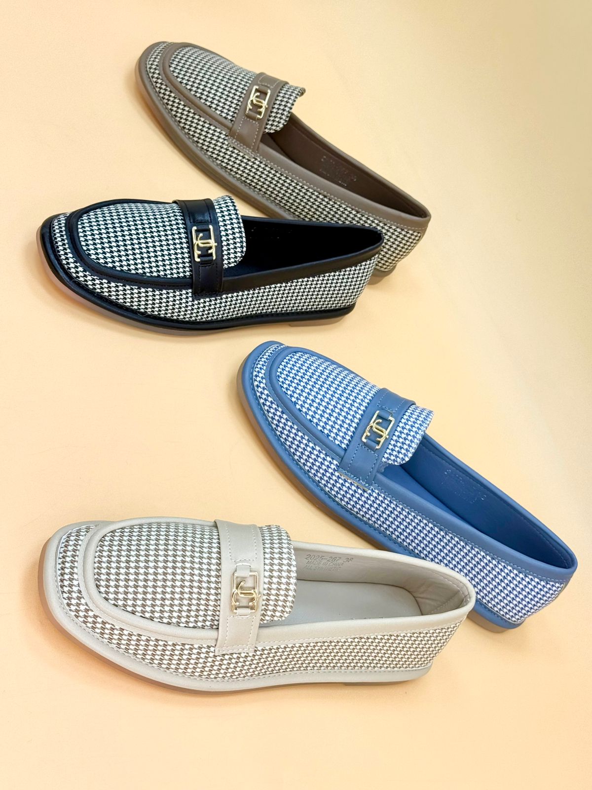 NEW , WOMEN FLAT SHOES W444