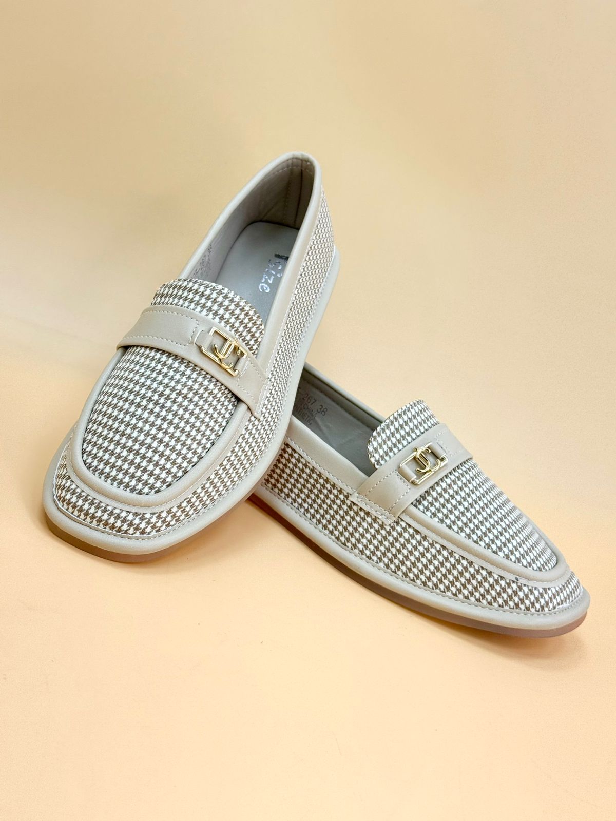 NEW , WOMEN FLAT SHOES W444