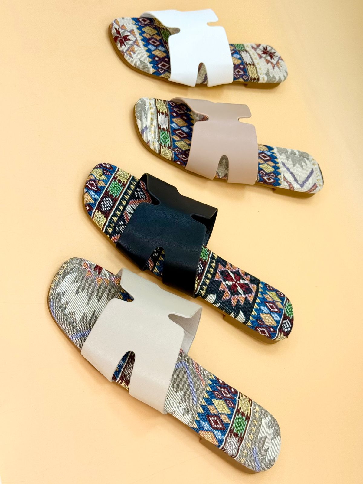 NEW , WOMEN SLIPPERS S23