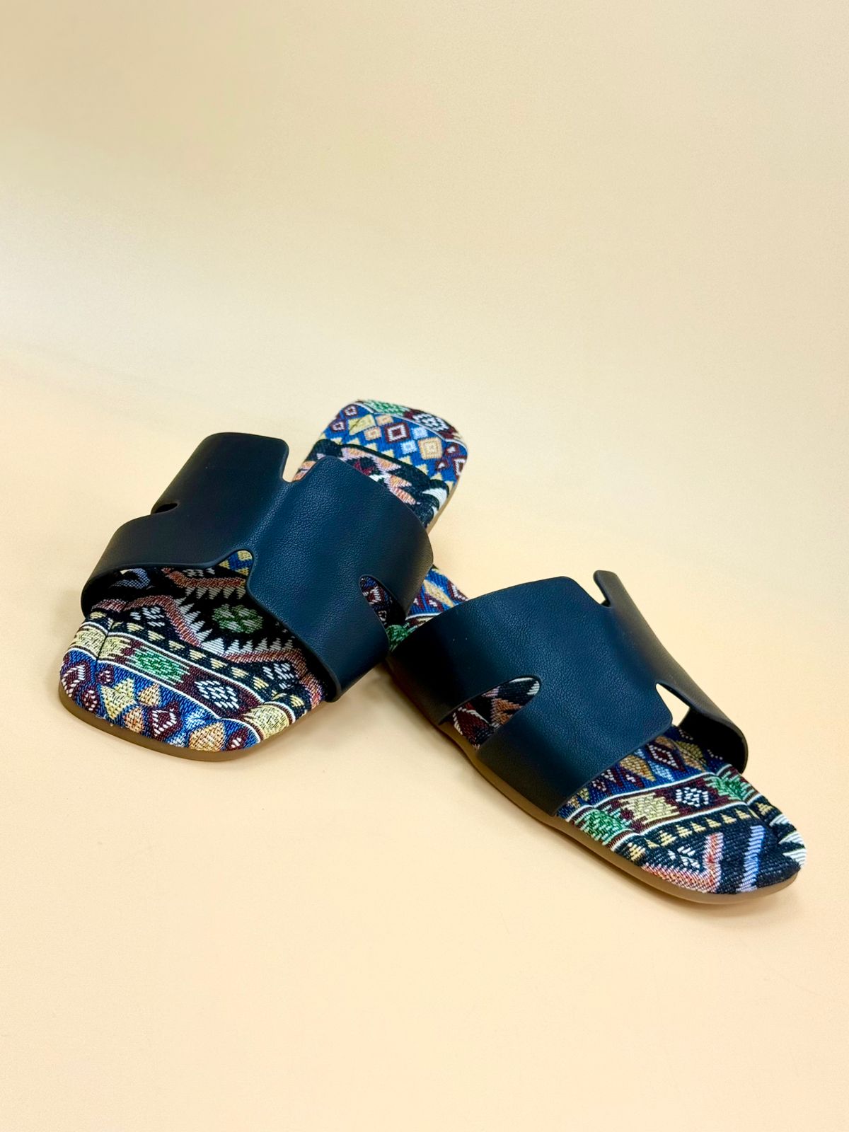NEW , WOMEN SLIPPERS S23