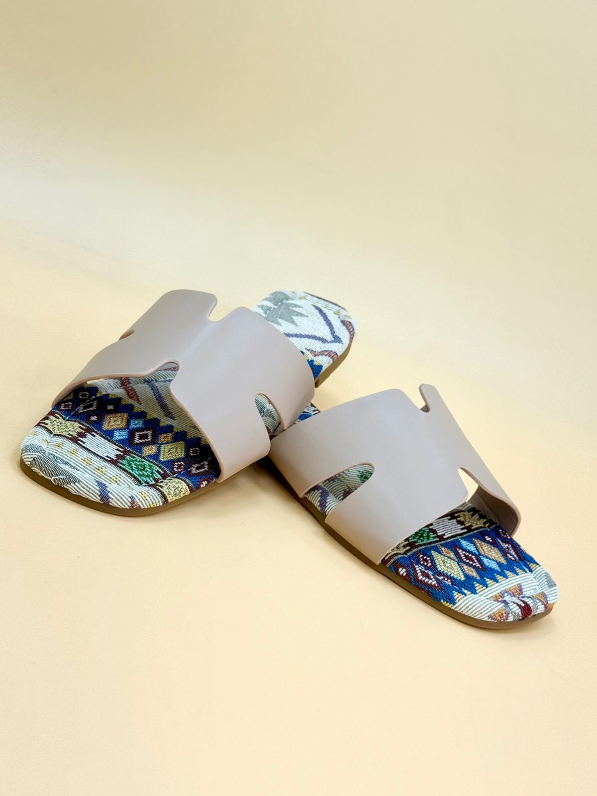 NEW , WOMEN SLIPPERS S23