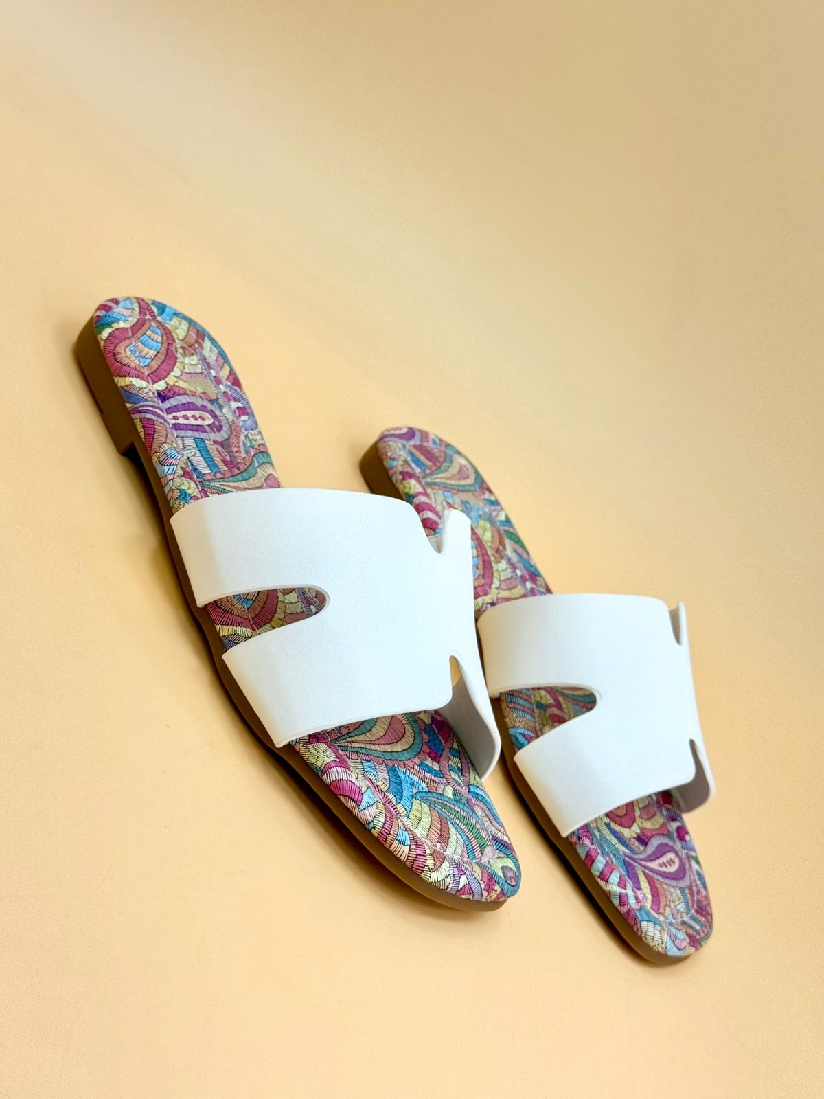 NEW , WOMEN SLIPPERS S16