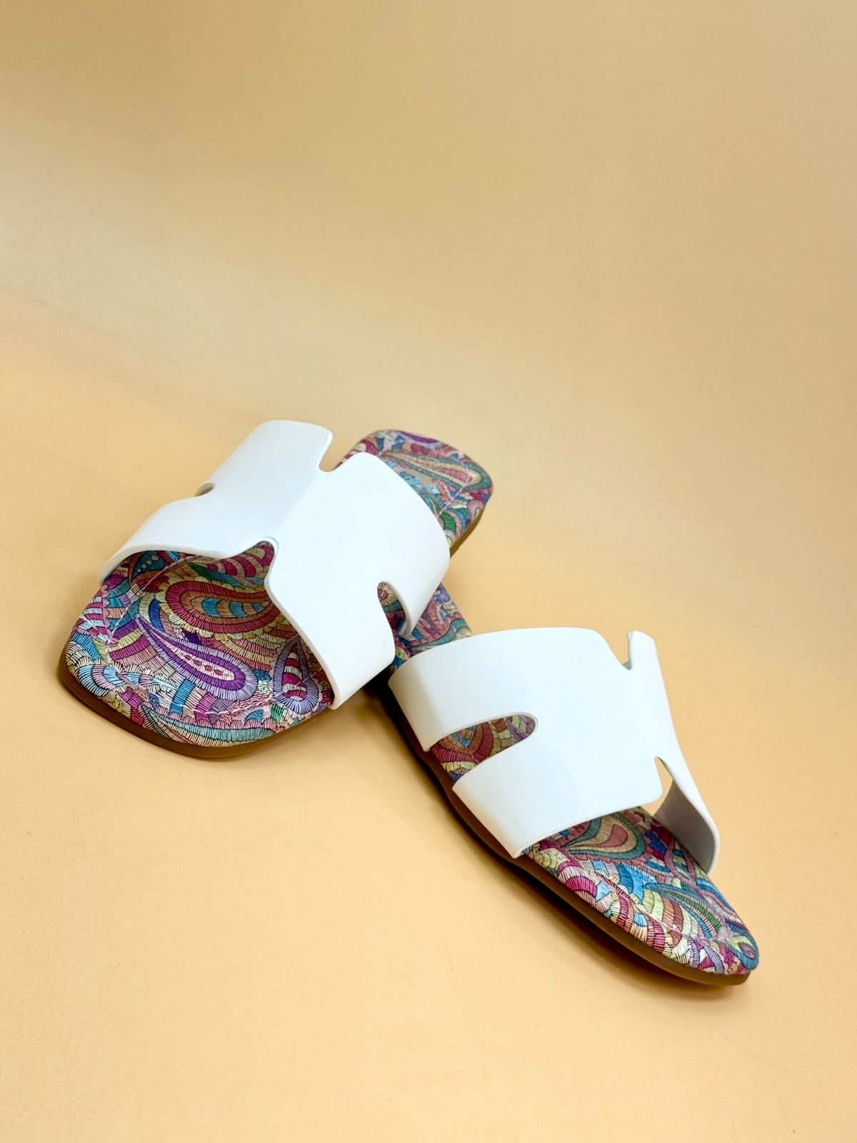 NEW , WOMEN SLIPPERS S16