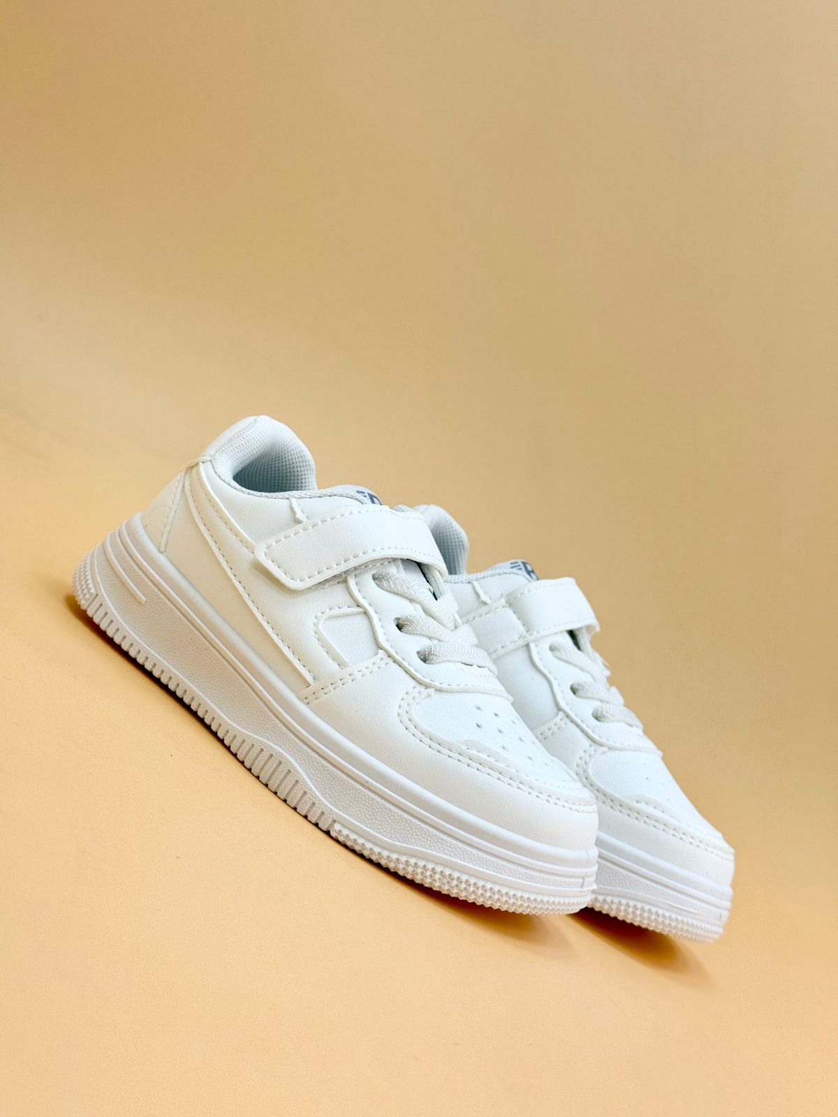 NEW , KIDS SHOES K110