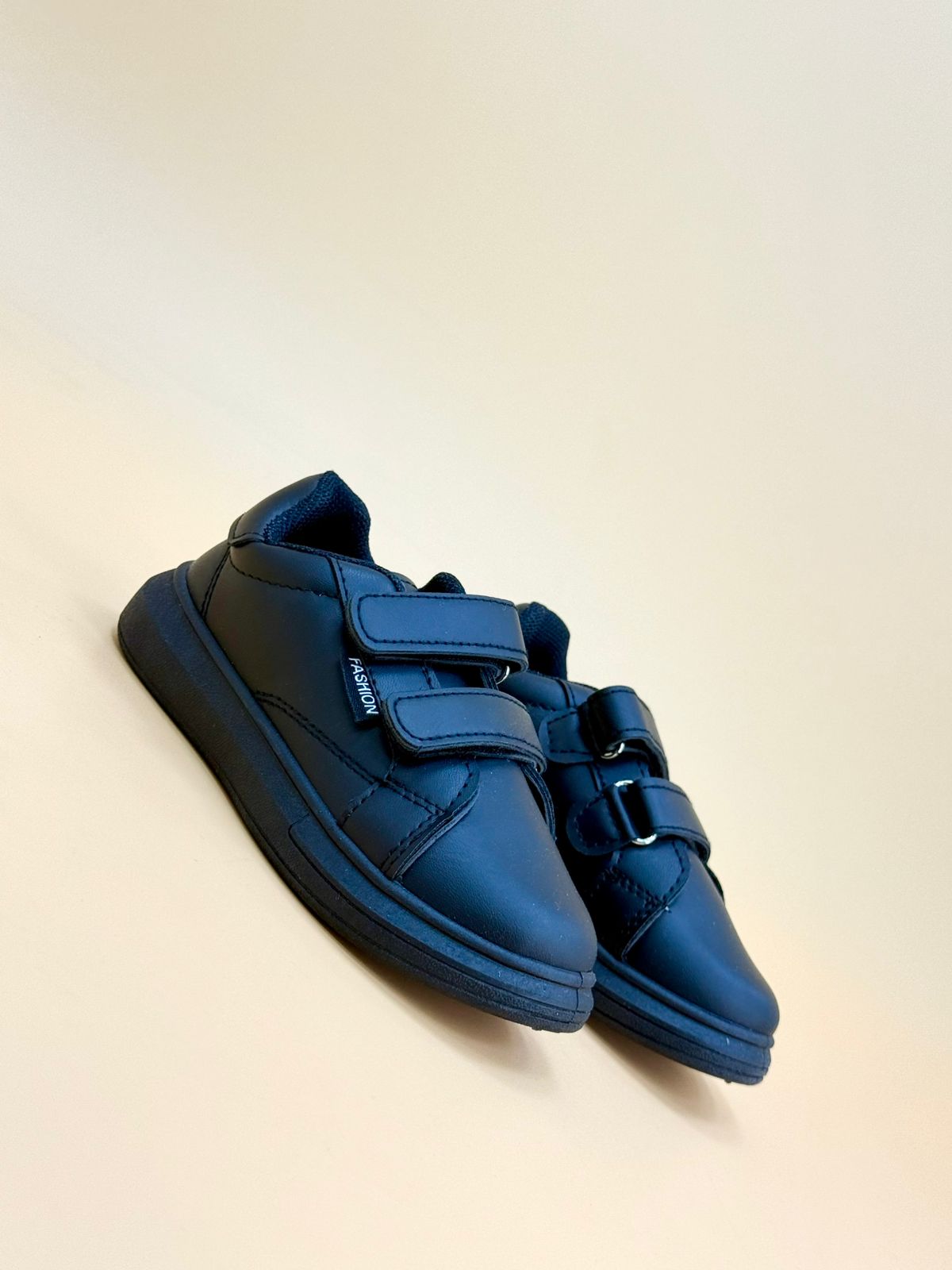 NEW , KIDS SHOES K114