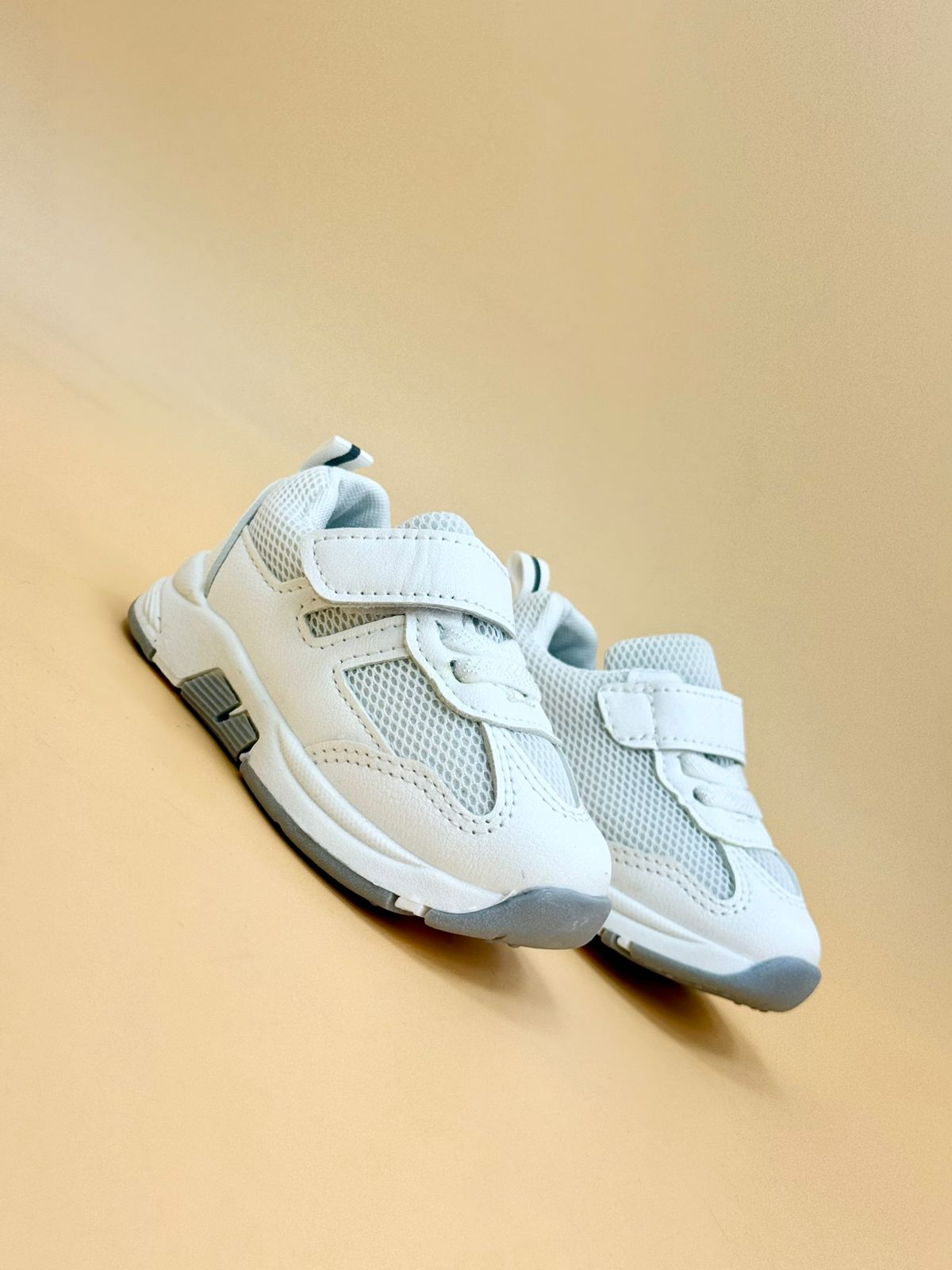 NEW , KIDS SHOES K115