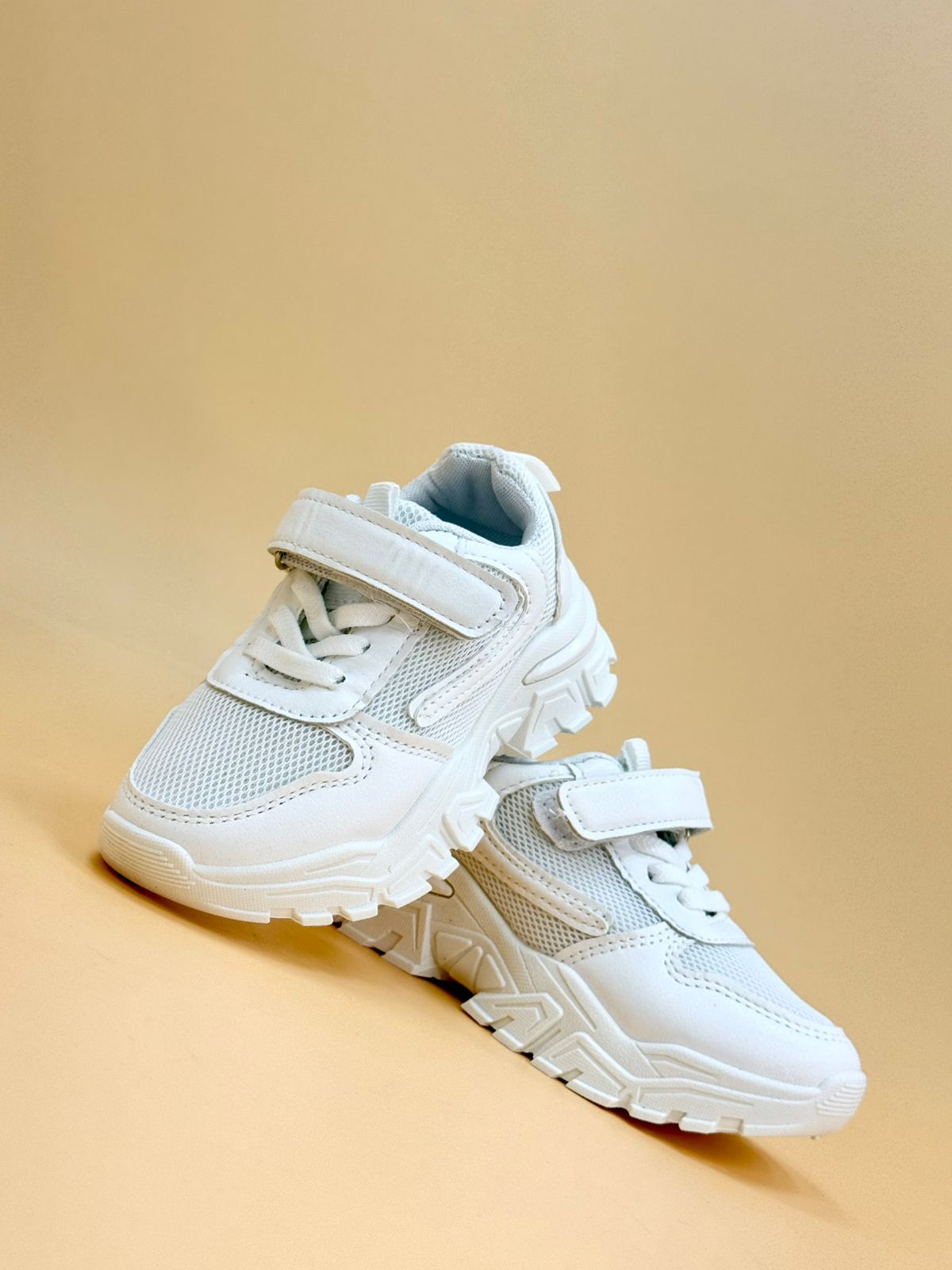 NEW , KIDS SHOES K111