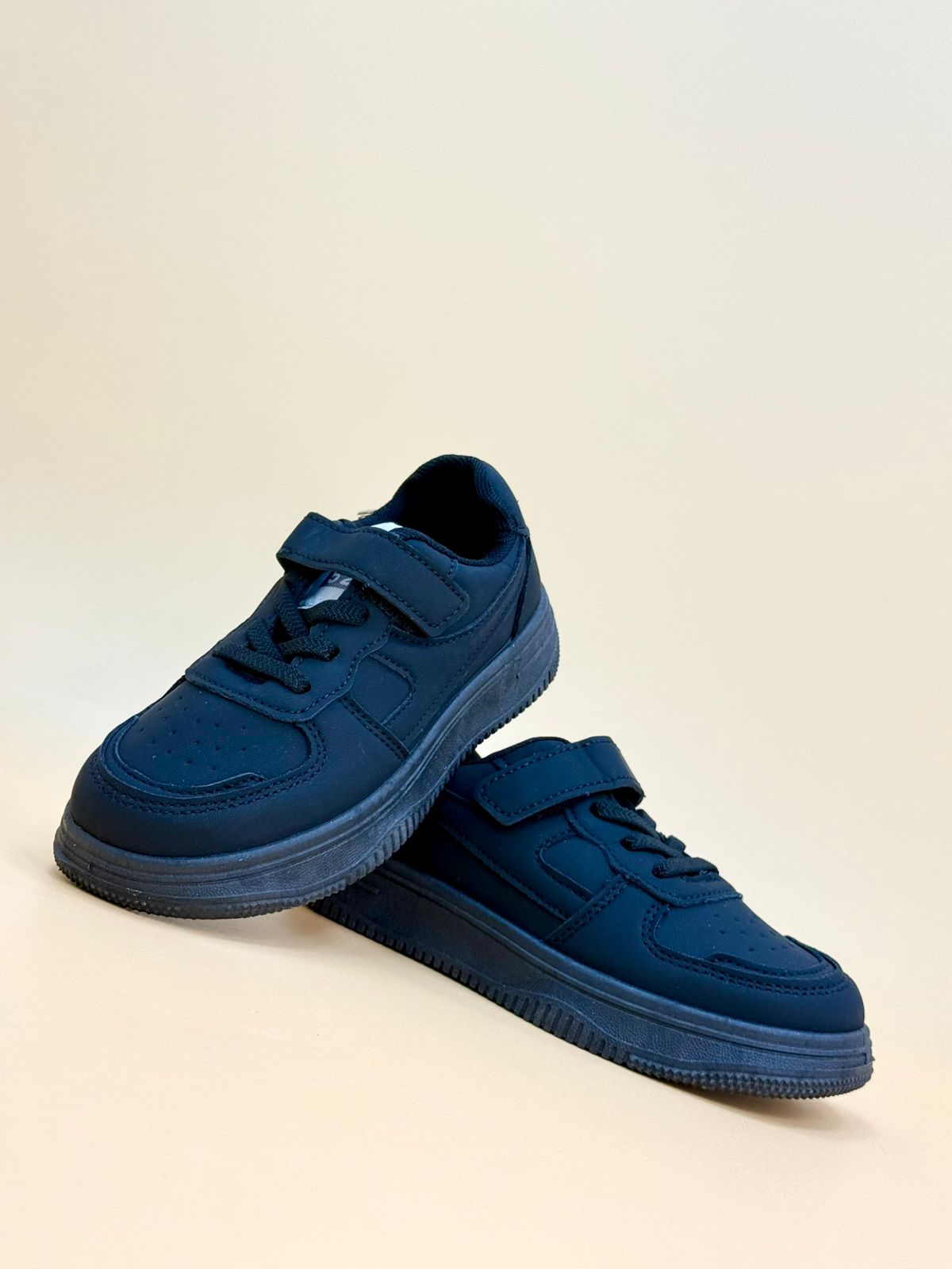 NEW , KIDS SHOES K110