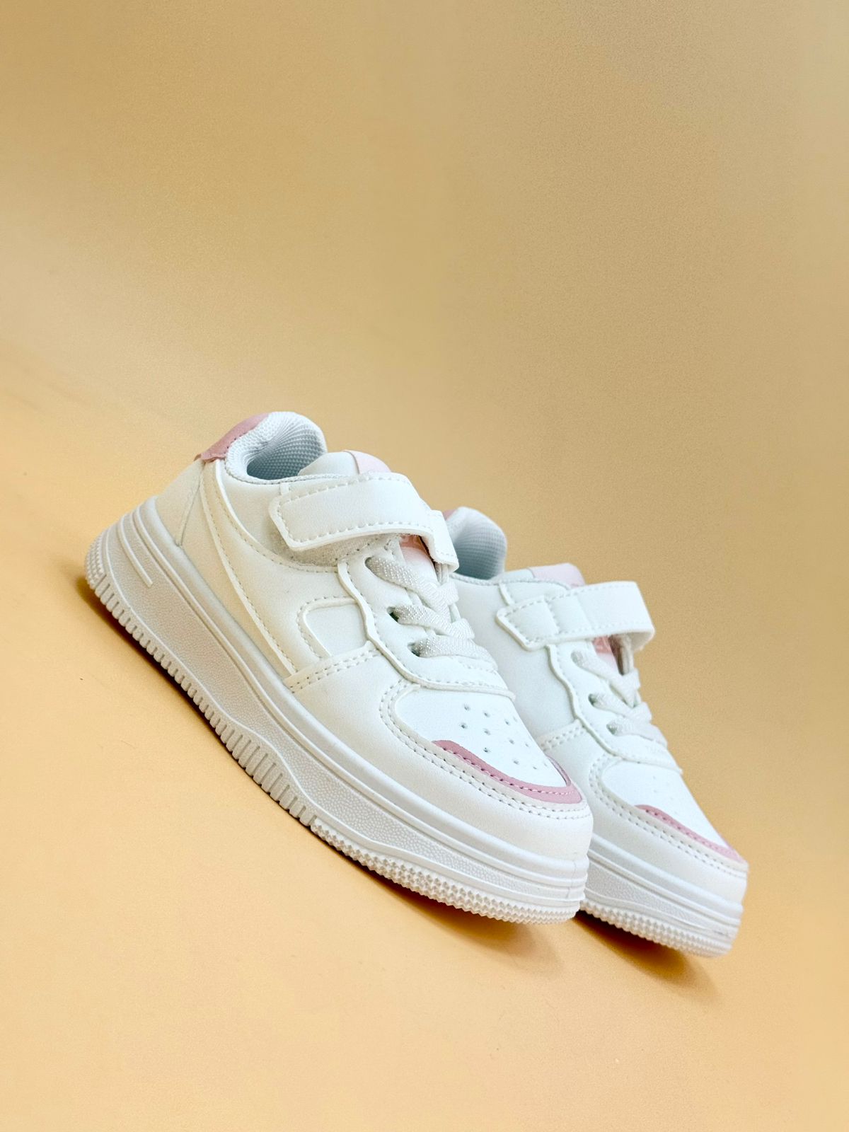 NEW , KIDS SHOES K110