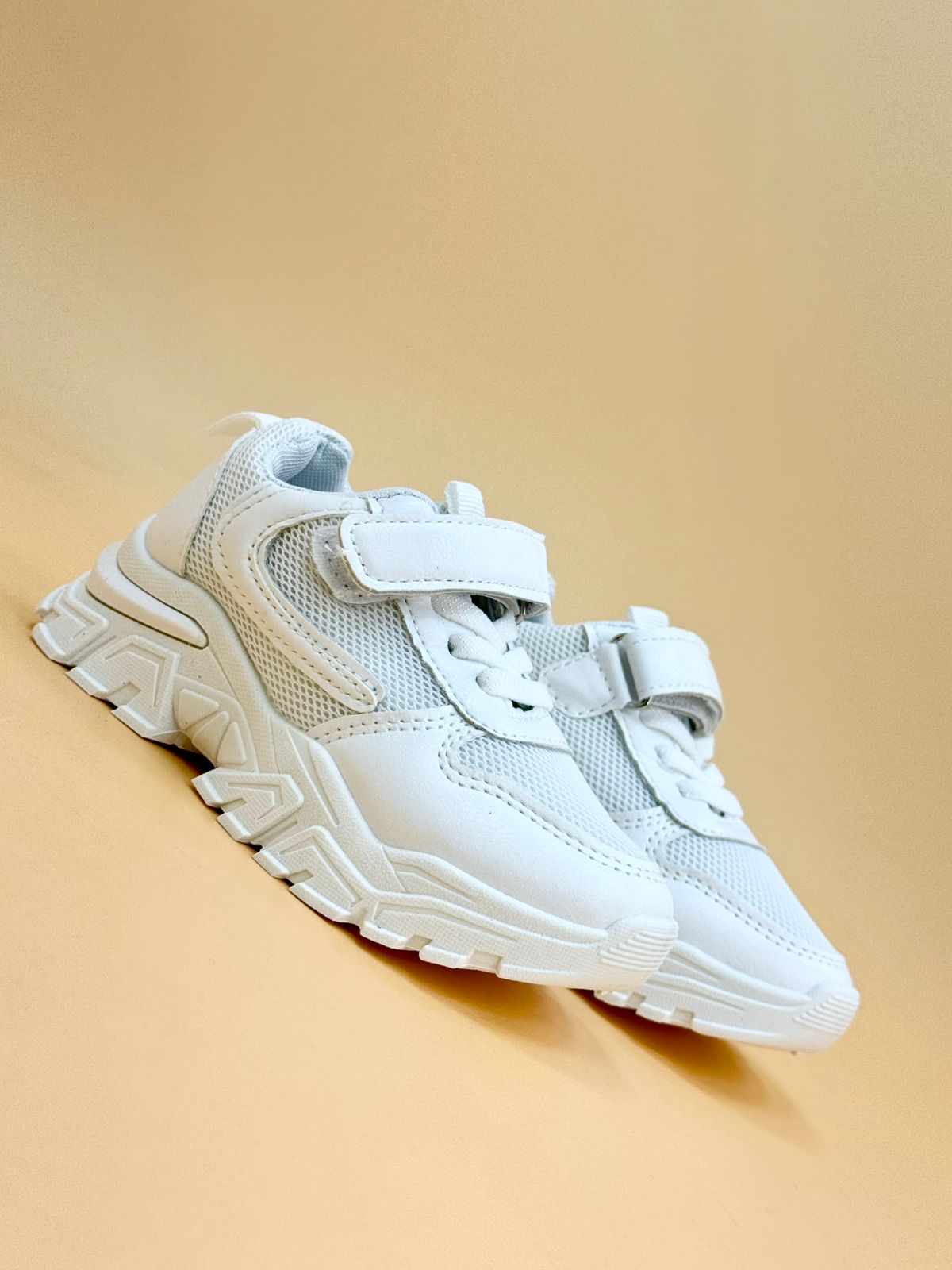 NEW , KIDS SHOES K111