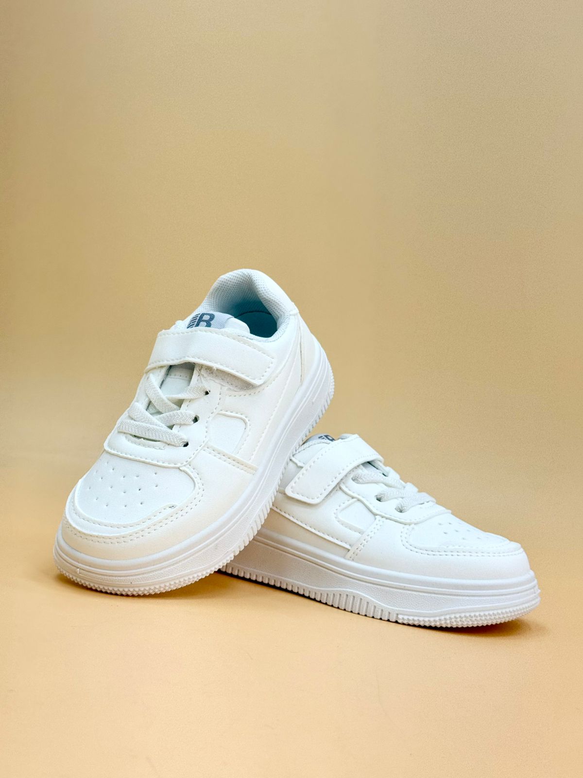 NEW , KIDS SHOES K110