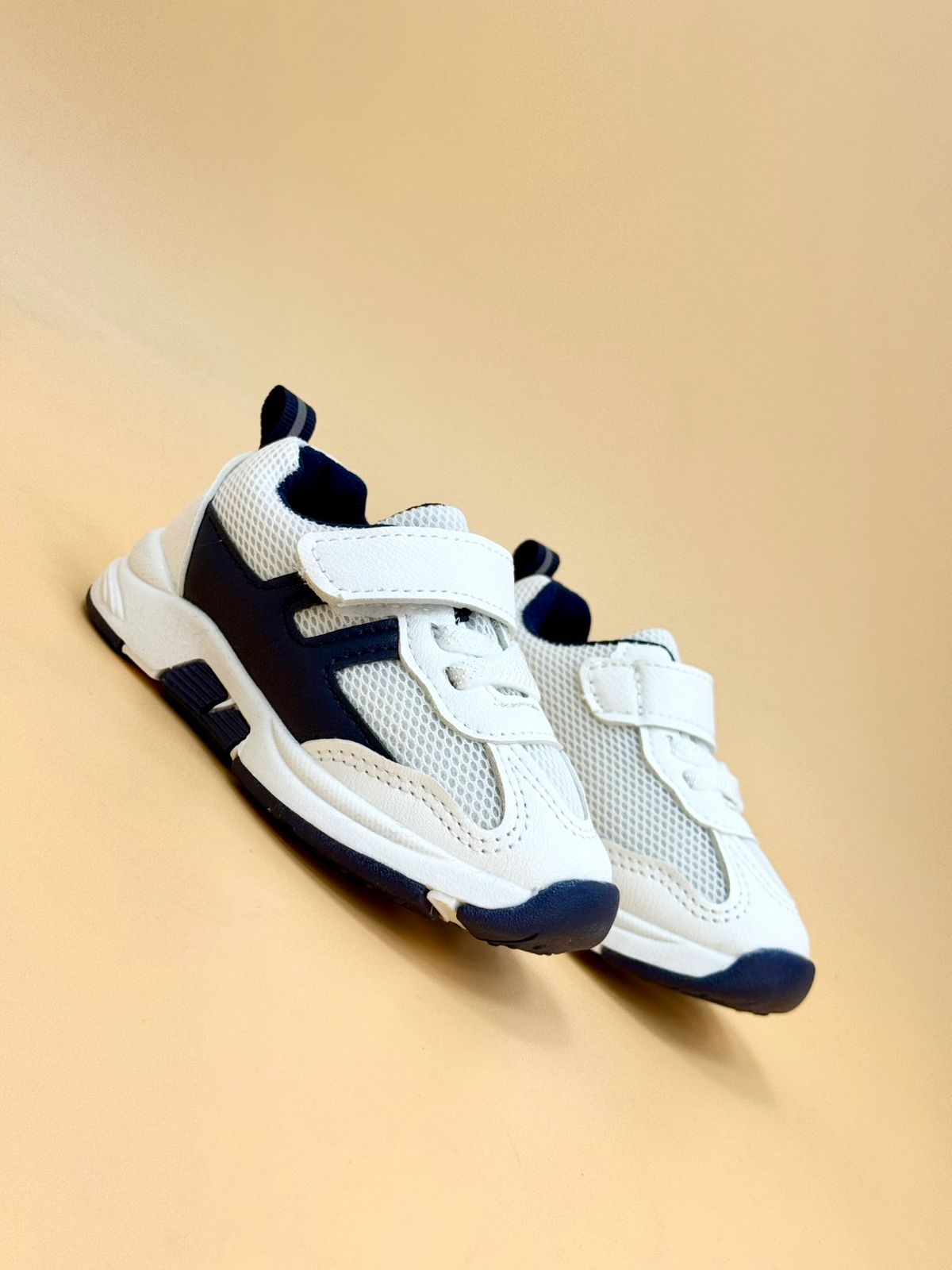 NEW , KIDS SHOES K115