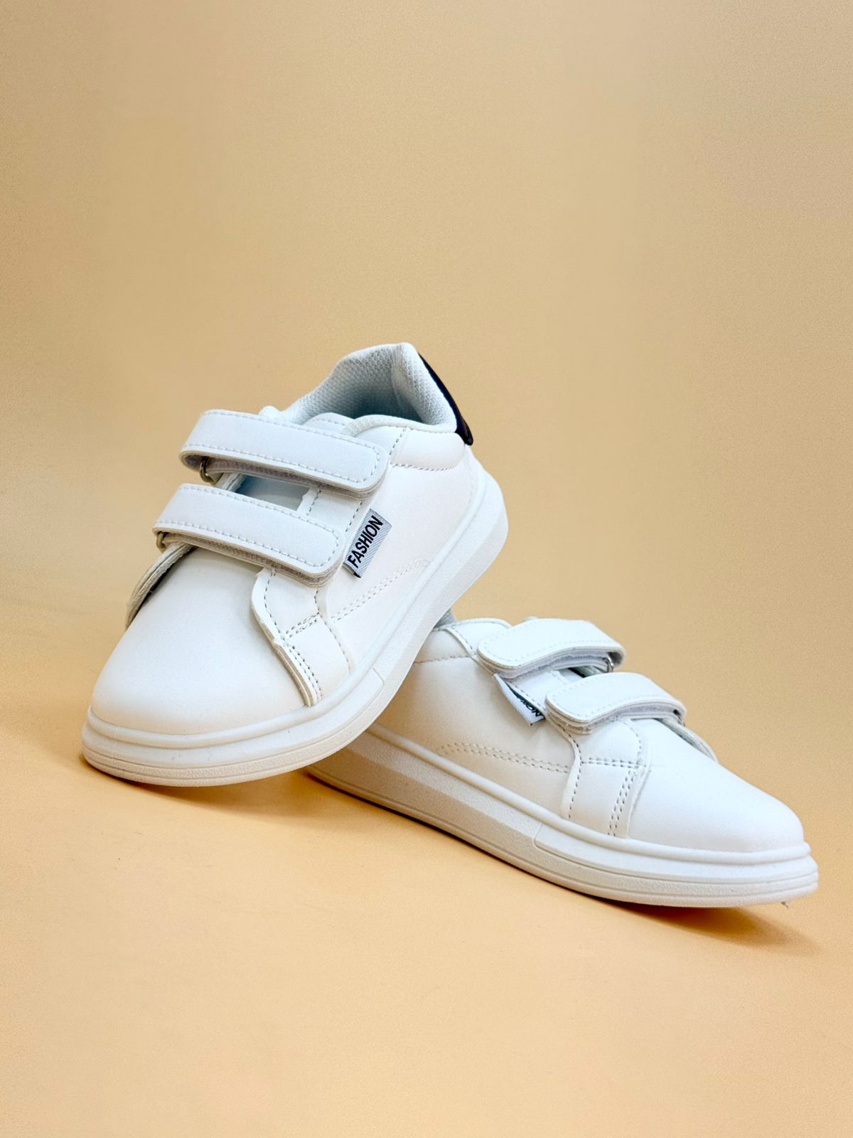 NEW , KIDS SHOES K114
