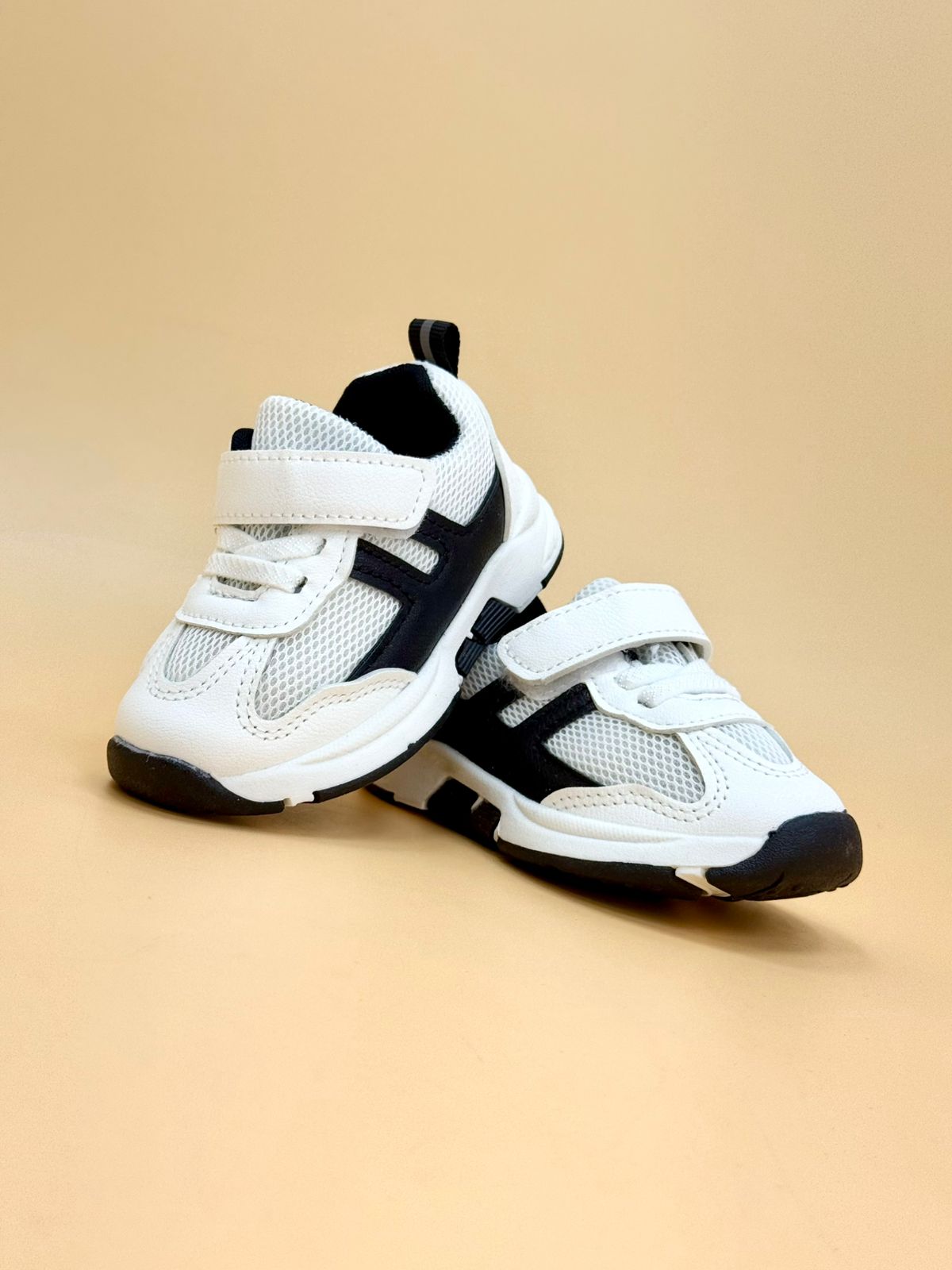 NEW , KIDS SHOES K115
