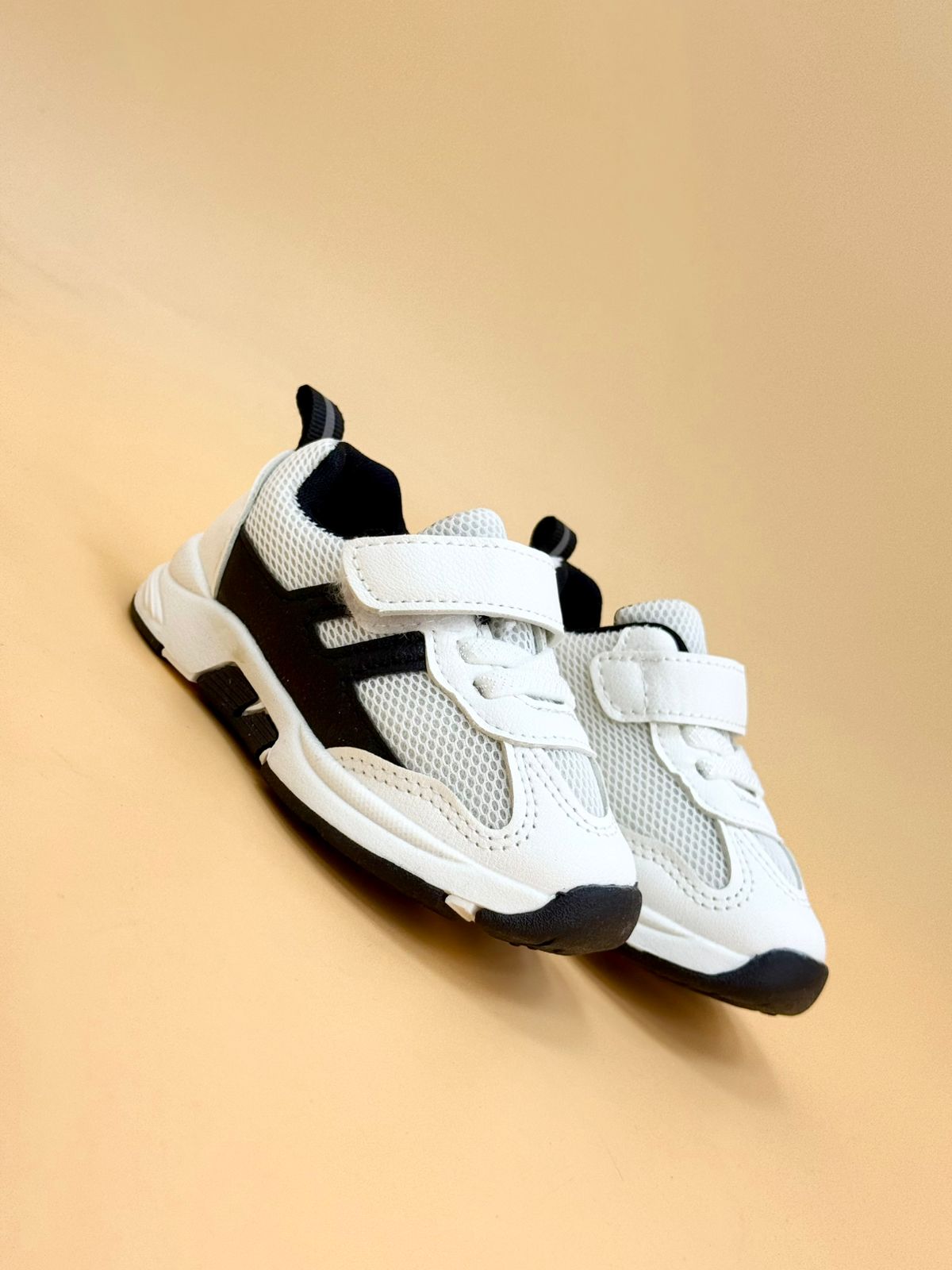 NEW , KIDS SHOES K115