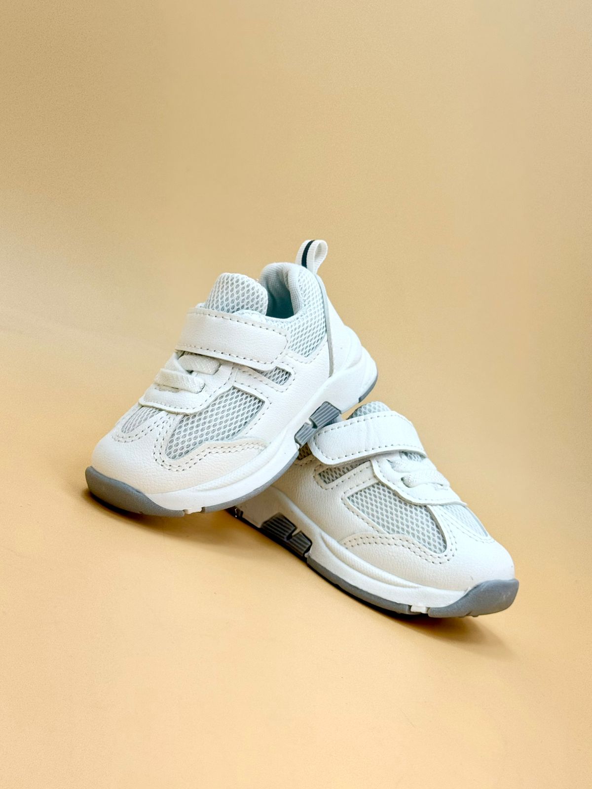 NEW , KIDS SHOES K115