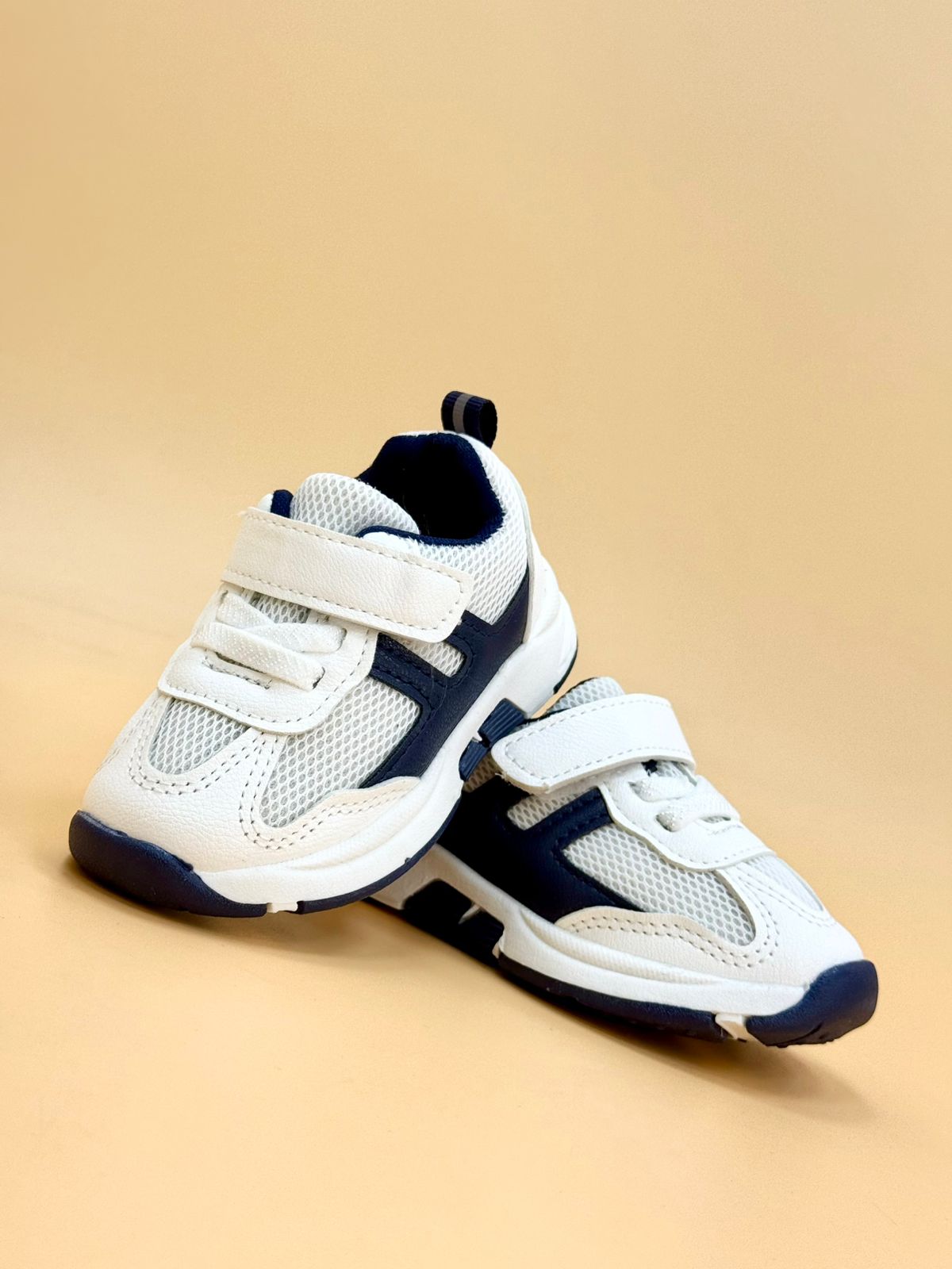 NEW , KIDS SHOES K115