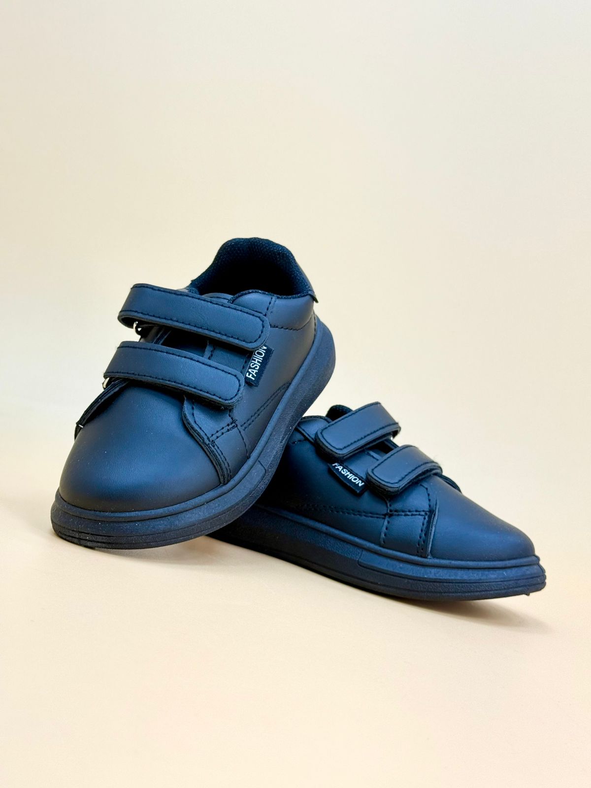 NEW , KIDS SHOES K114