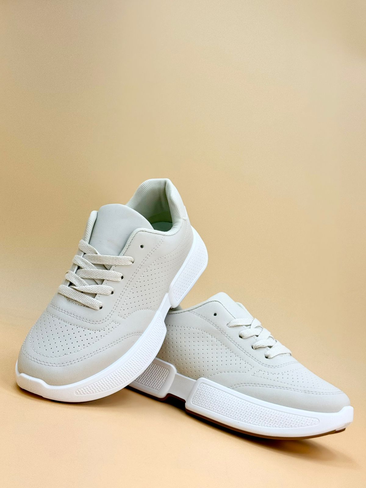 NEW , WOMEN FLAT SHOES W239