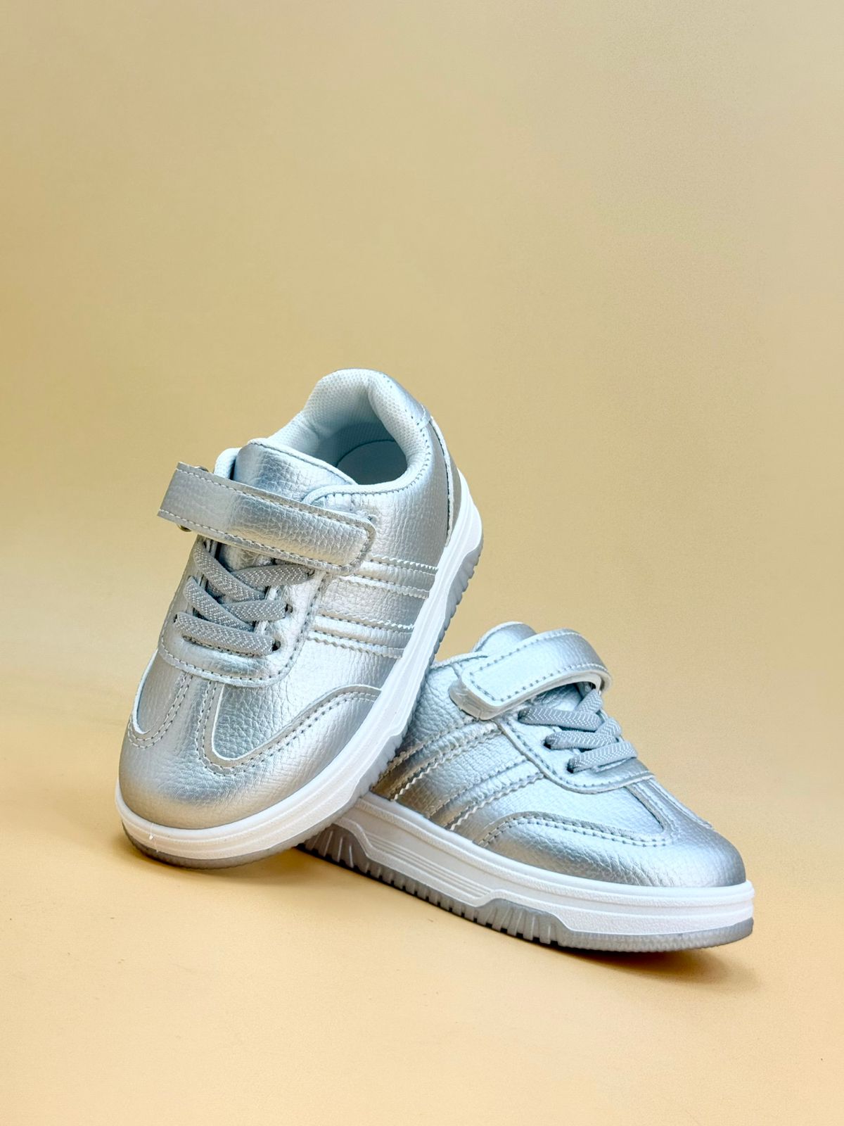 NEW , KIDS SHOES K113