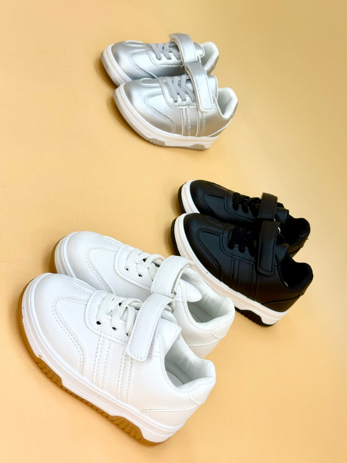 NEW , KIDS SHOES K113