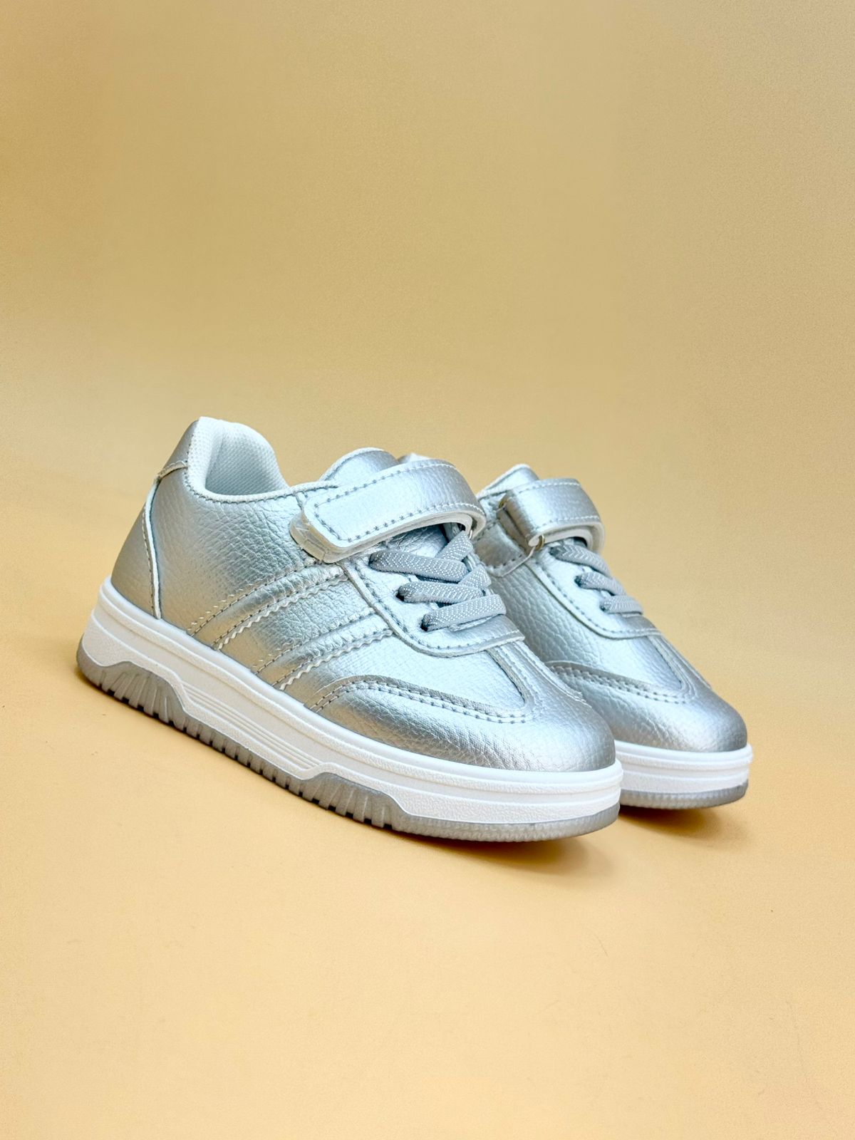 NEW , KIDS SHOES K113