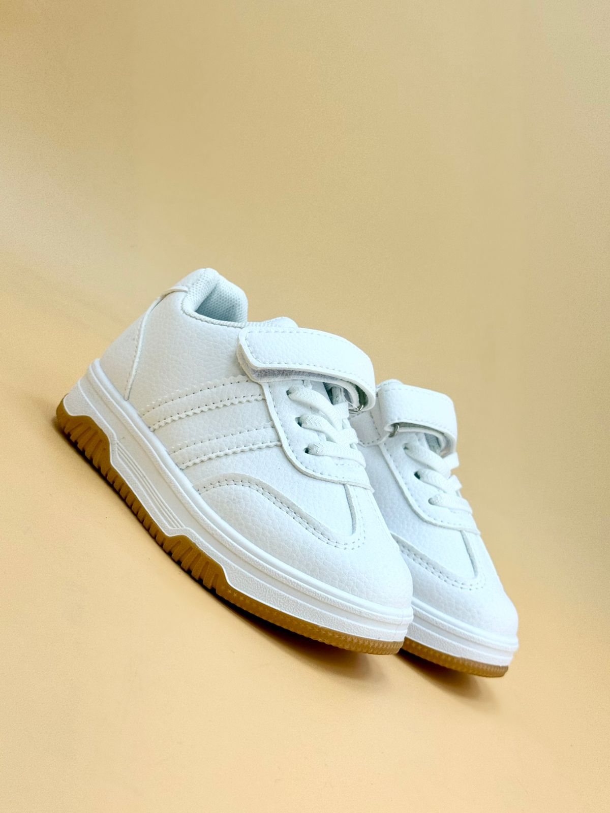 NEW , KIDS SHOES K113
