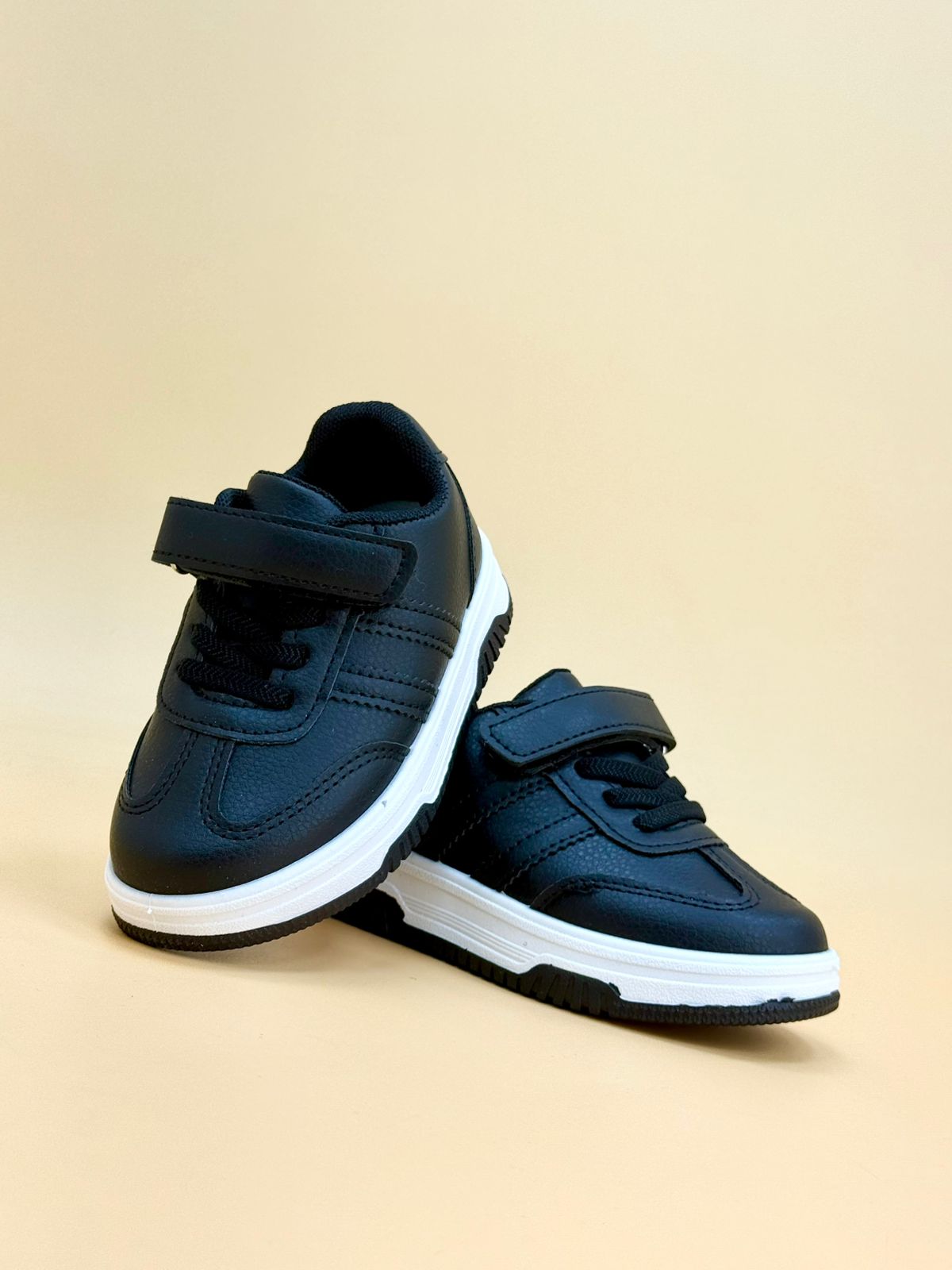 NEW , KIDS SHOES K113