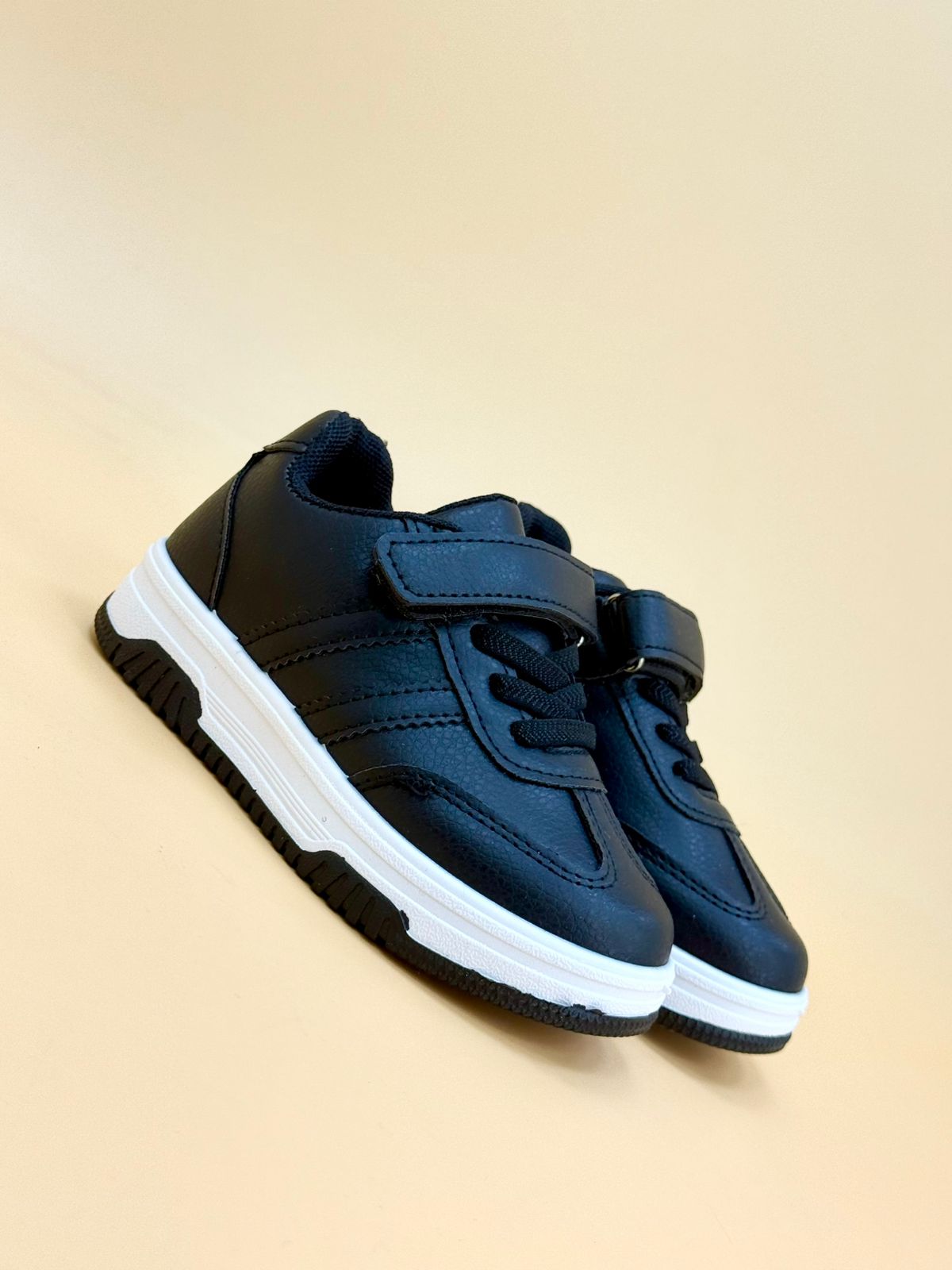 NEW , KIDS SHOES K113