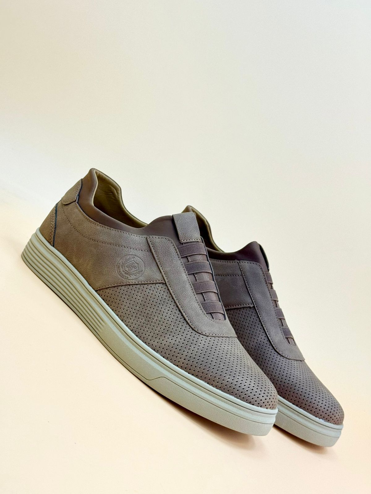 NEW , MEN SHOES M960