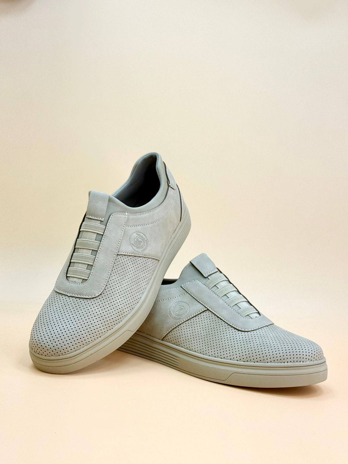 NEW , MEN SHOES M960