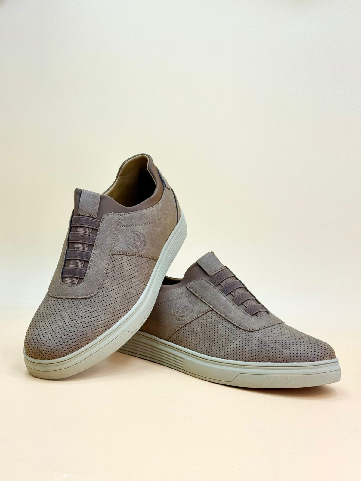 NEW , MEN SHOES M960
