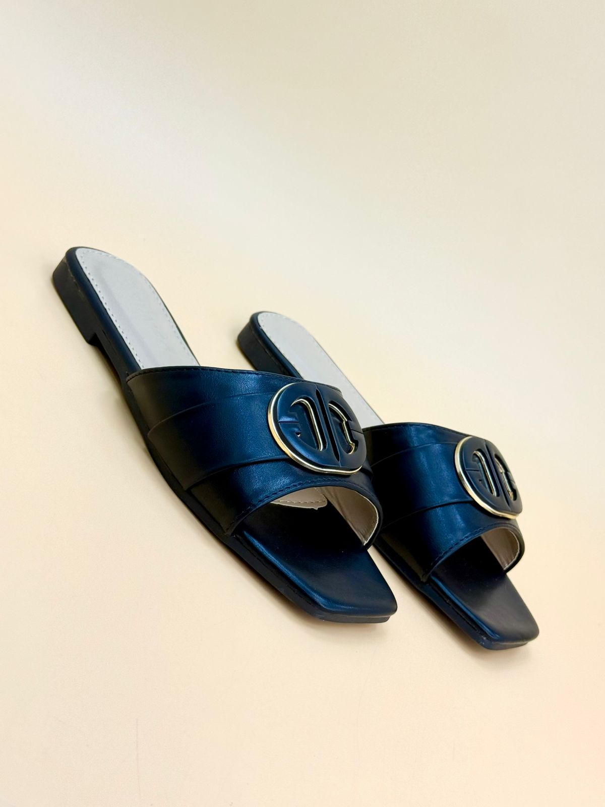 NEW , WOMEN SLIPPERS S26