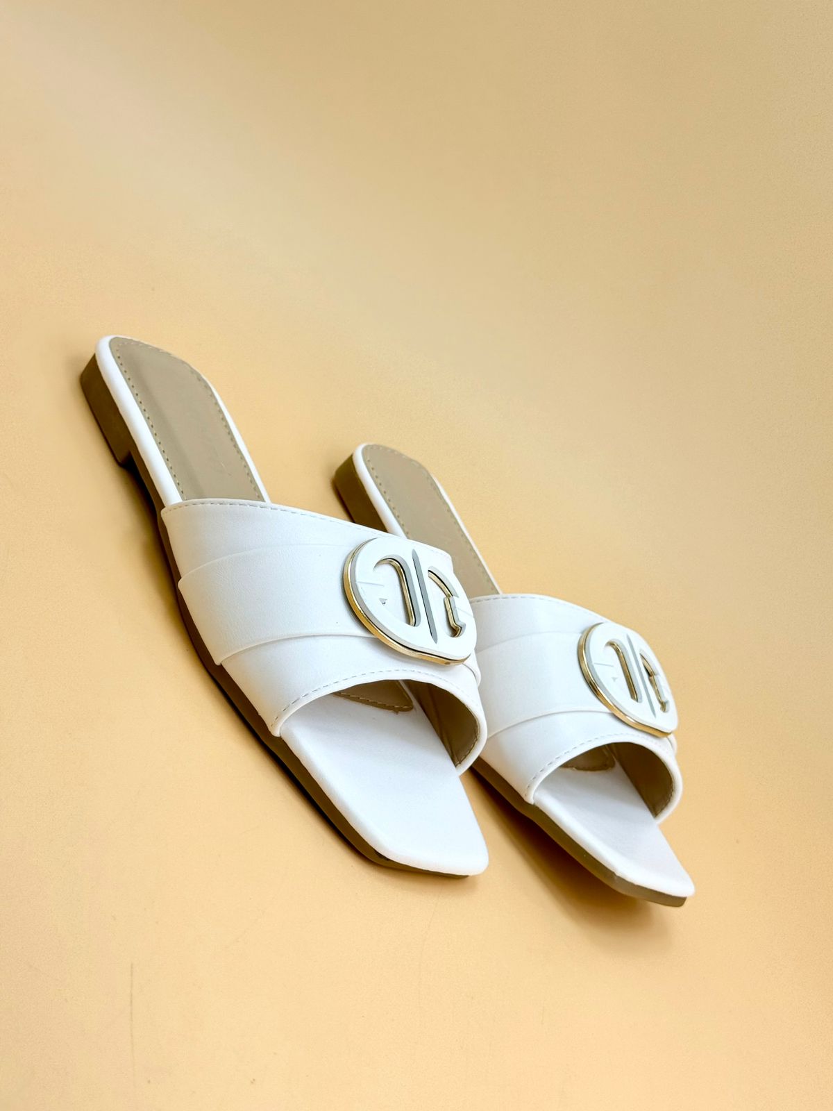 NEW , WOMEN SLIPPERS S26